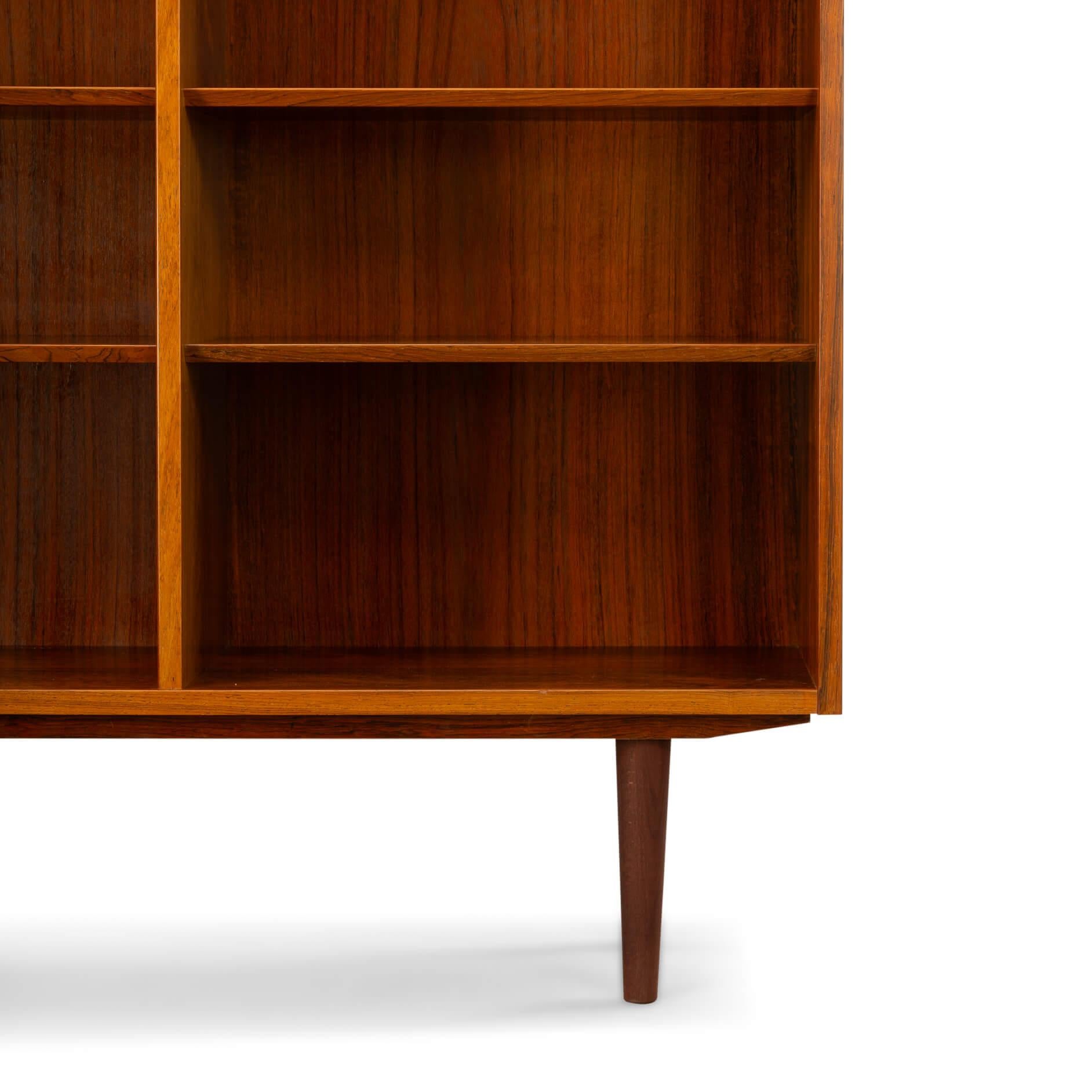 Midcentury Modern Danish Design Rosewood Bookcase by Hundevad & Co, 1960s For Sale 1