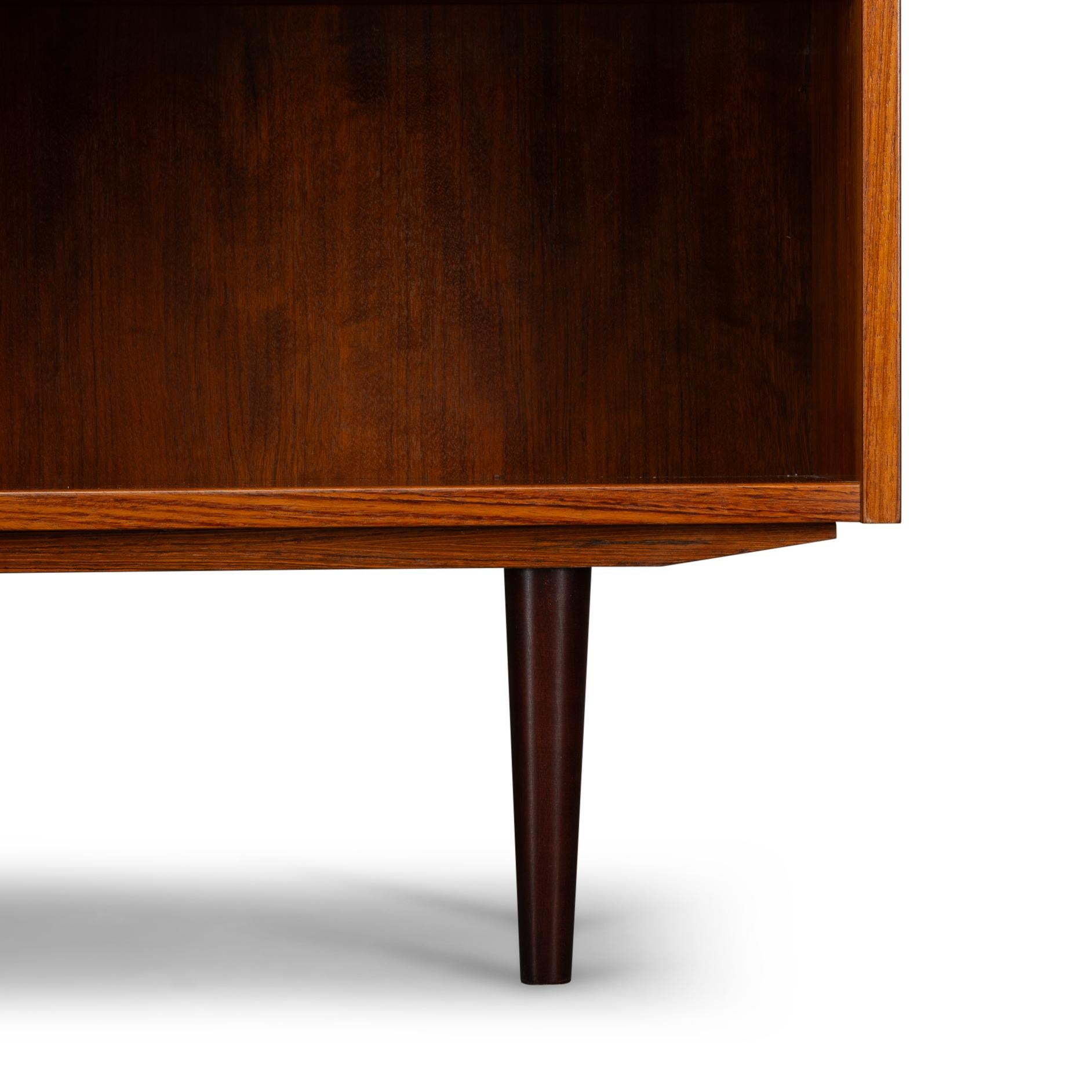 Metà XX secolo Libreria in palissandro di Hundevad & Co. di design danese del Medioevo, anni '60 in vendita