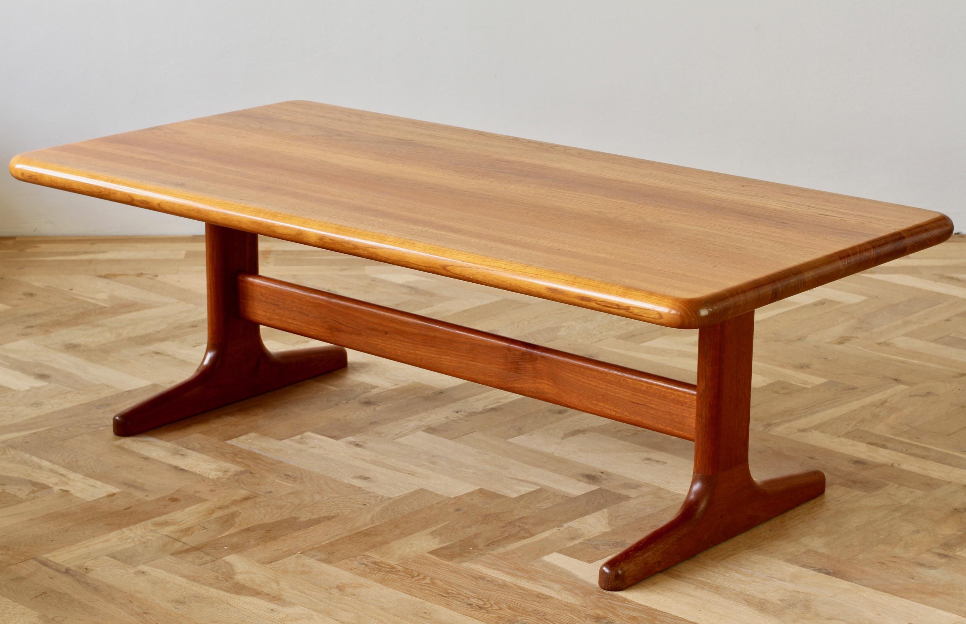 Vintage midcentury large rectangular long coffee or center table by Glostrup Møbelfabrik, made in Denmark, circa 1965. This beautifully constructed solid teak table features solid wooden flat legs and a curved wooden tabletop edge. Perfect for any