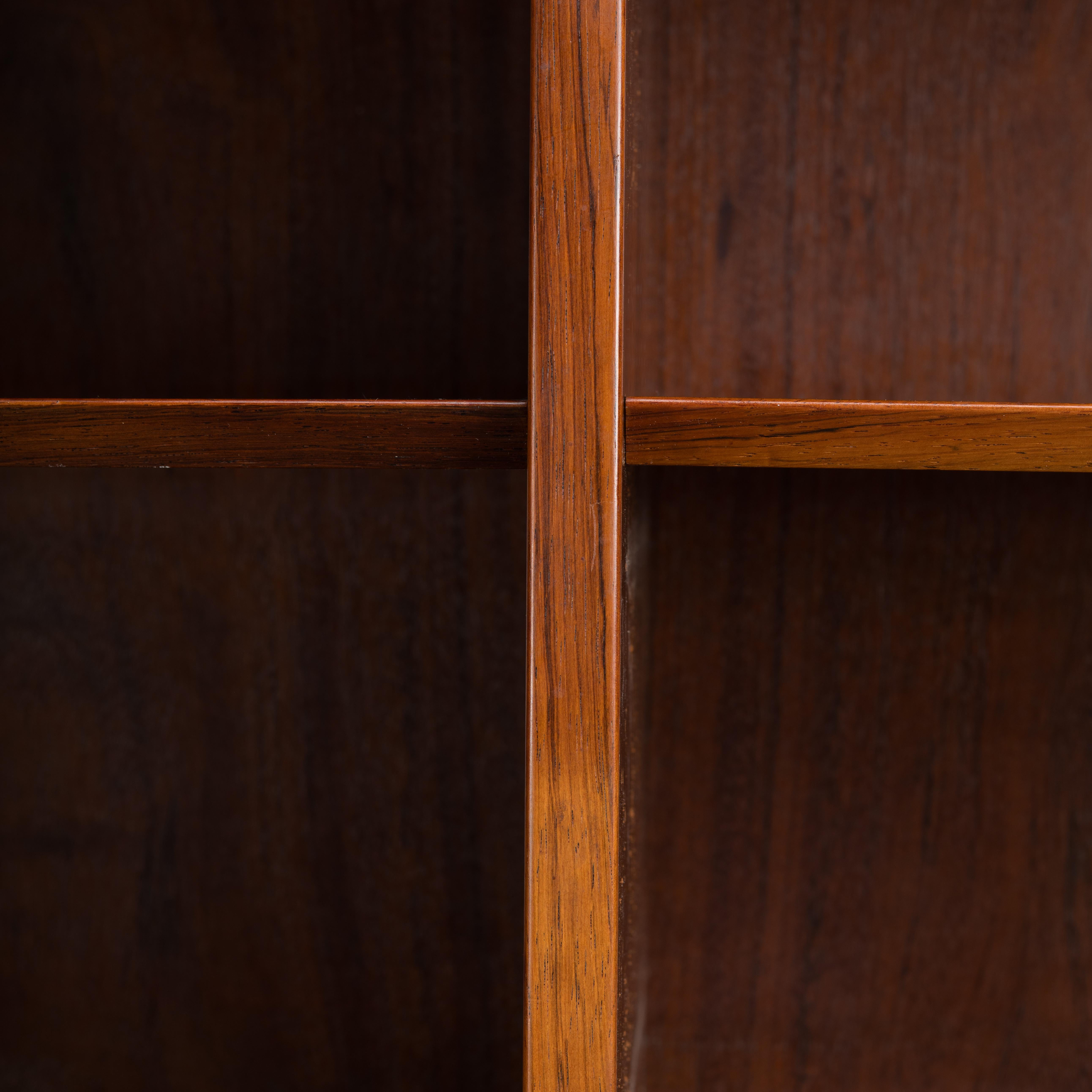 Metà XX secolo Midcentury Modern Danish Low  Rosewood Bookcase by Hundevad & Co, 1960s in vendita