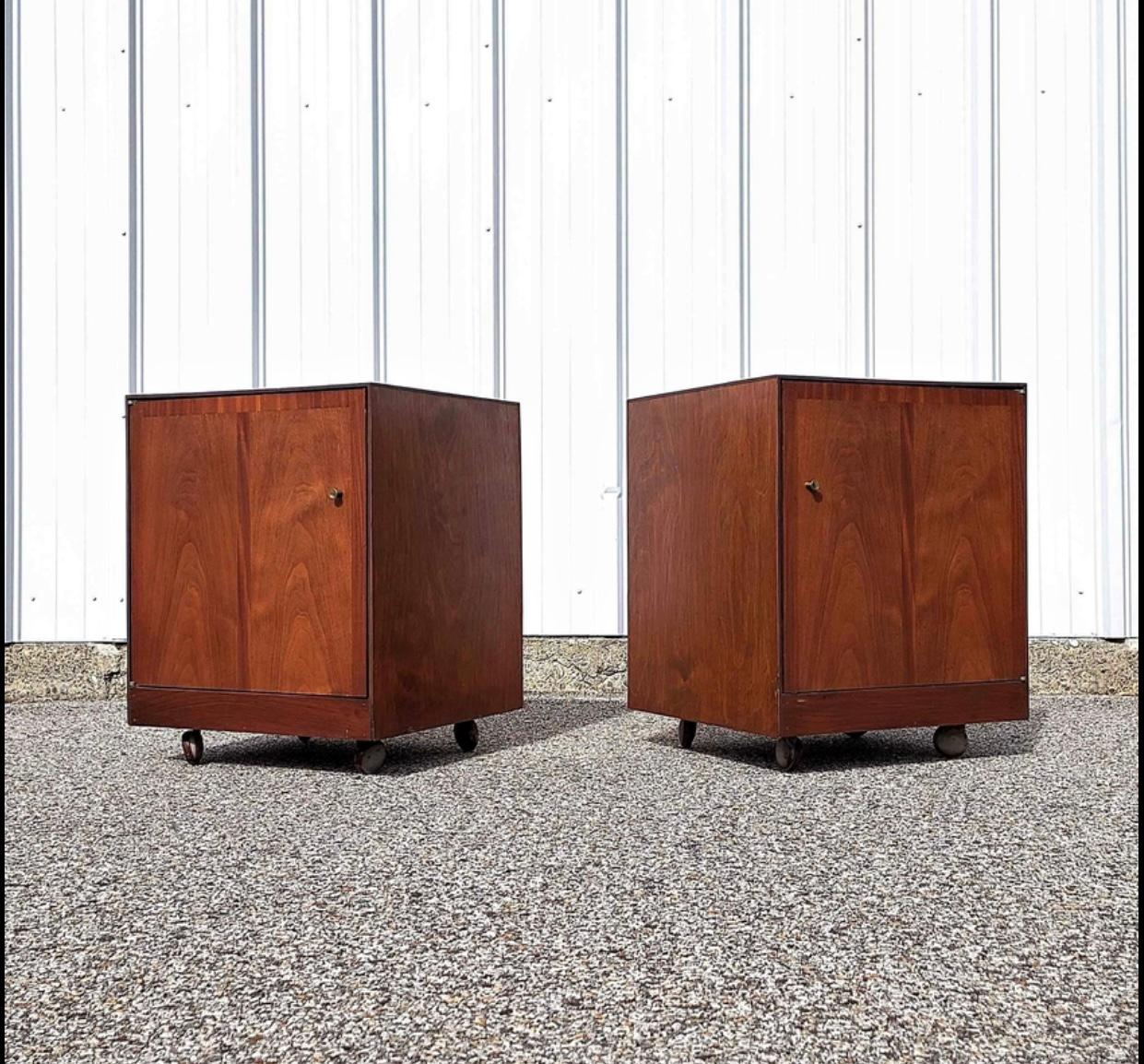 Mid-Century Modern Danish Style Nightstands in Walnut For Sale 1