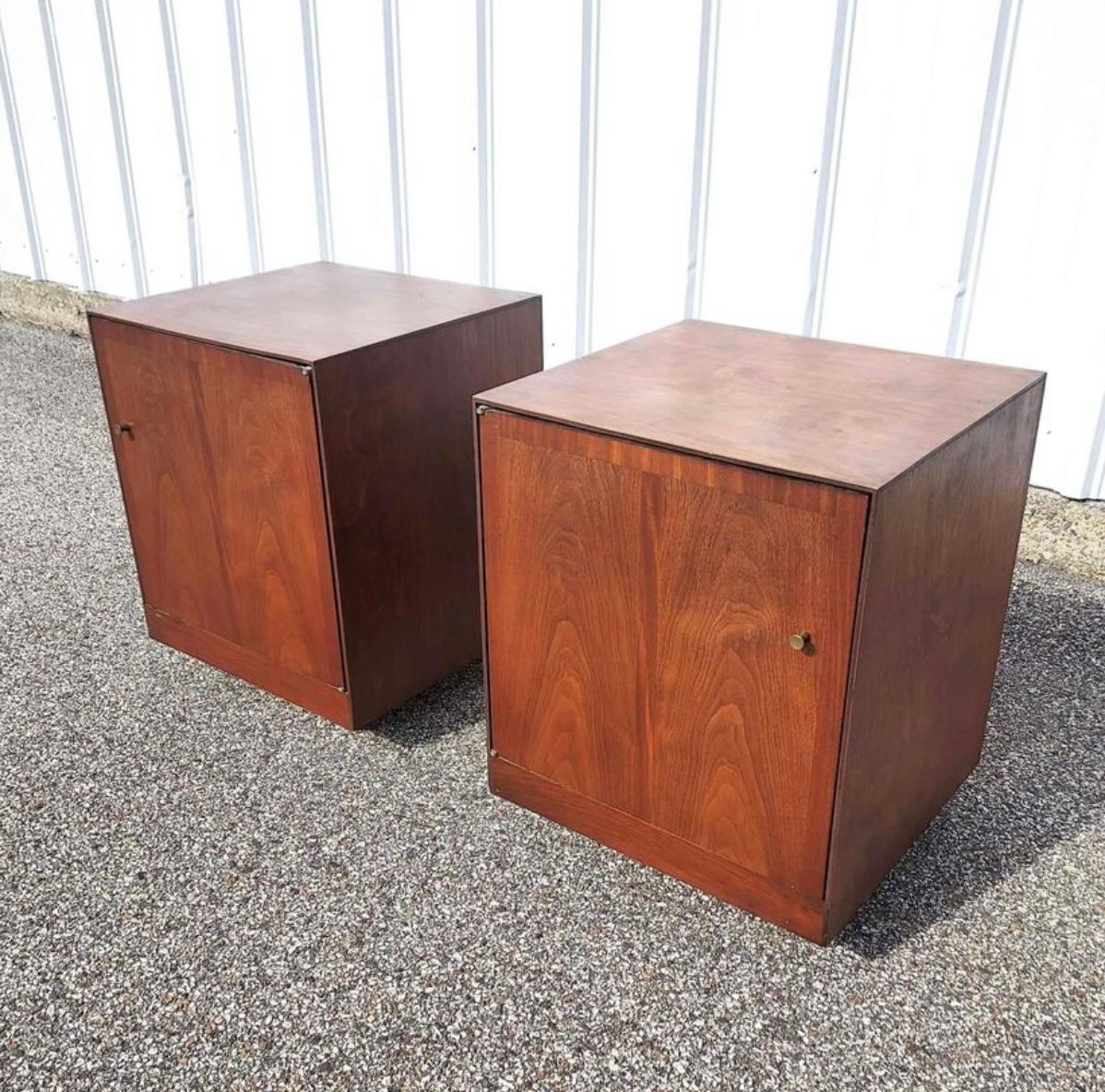 Mid-Century Modern Danish Style Nightstands in Walnut For Sale 3