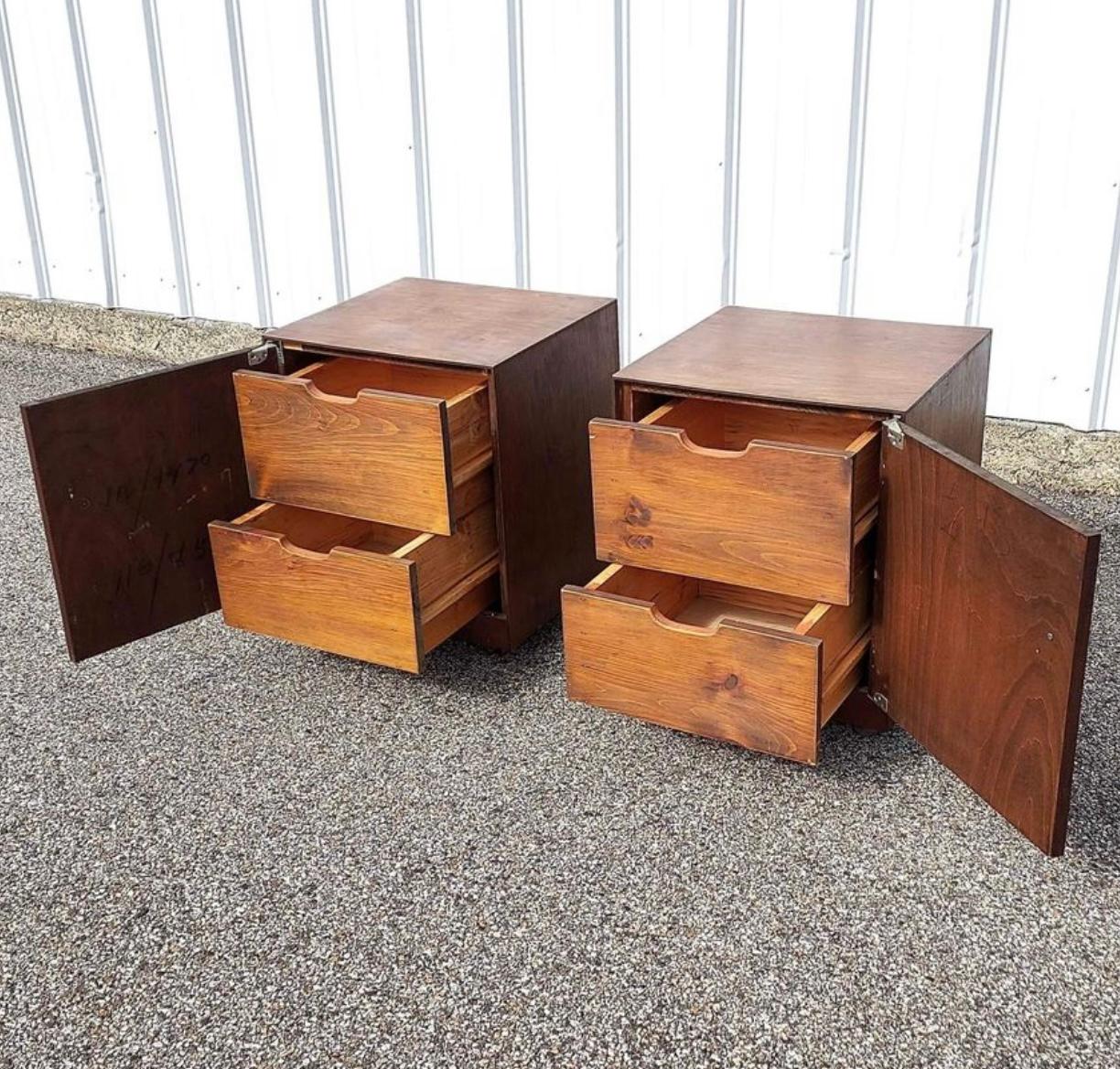 Mid-Century Modern Danish Style Nightstands in Walnut For Sale 4