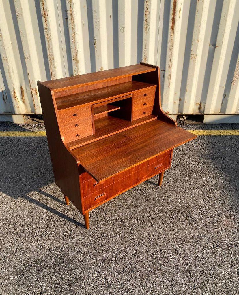 Danish Midcentury modern danish teakwood secretary/vanity, 1960s Denmark. For Sale