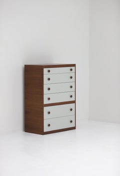 Mobile decorativo moderno di metà secolo con cassetti progettato negli anni '70