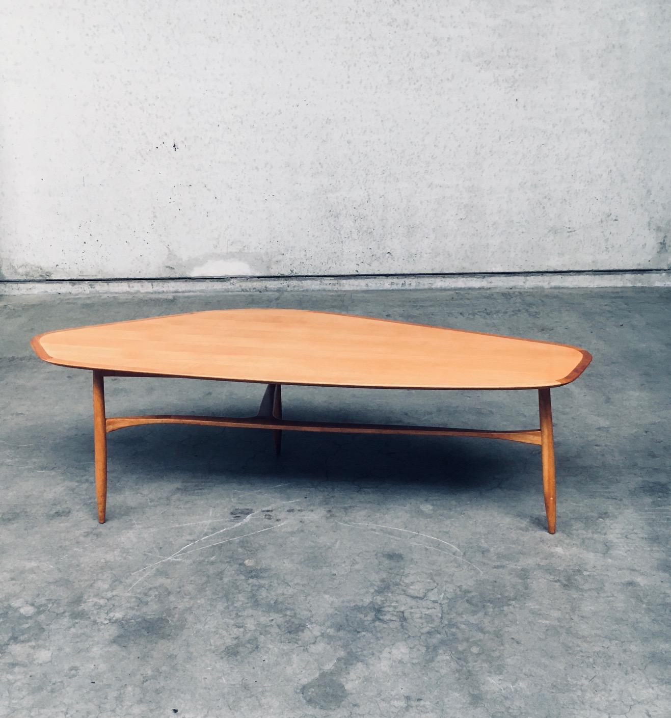 Moderner Boomerang-Couchtisch aus der Mitte des Jahrhunderts von Svante Skogh, Schweden 1960er Jahre im Zustand „Gut“ im Angebot in Oud-Turnhout, VAN