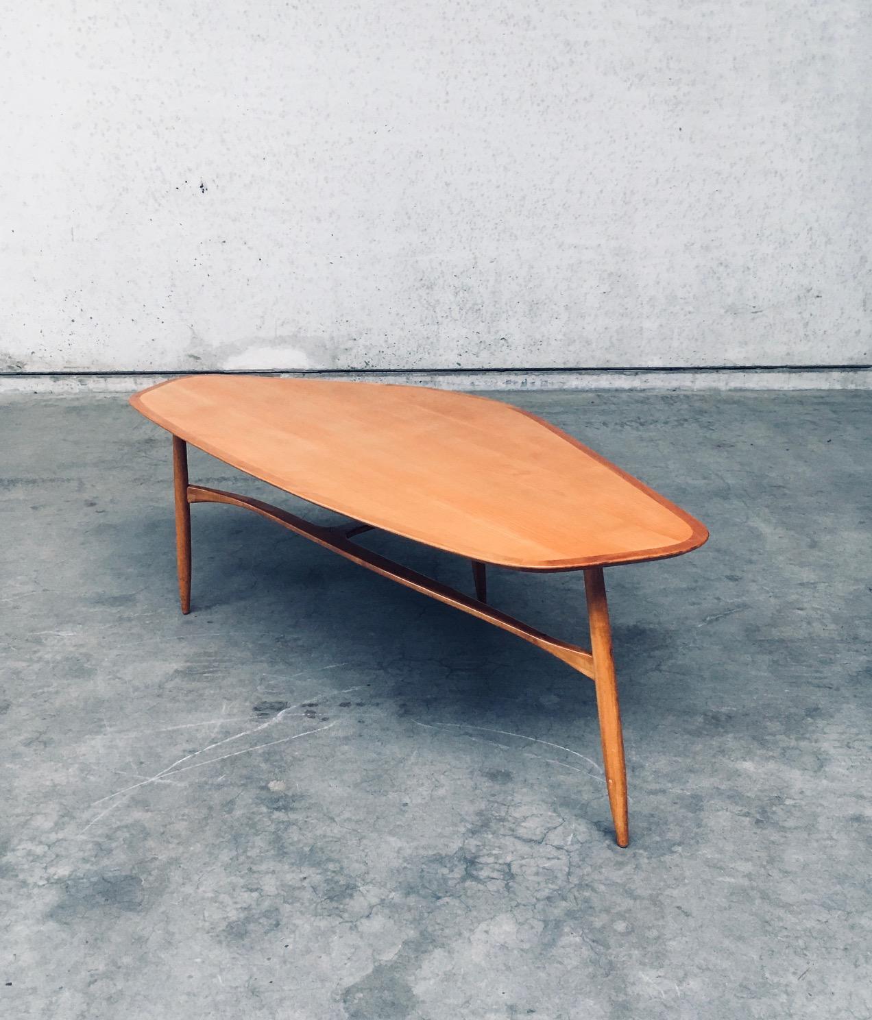 Moderner Boomerang-Couchtisch aus der Mitte des Jahrhunderts von Svante Skogh, Schweden 1960er Jahre (Mitte des 20. Jahrhunderts) im Angebot