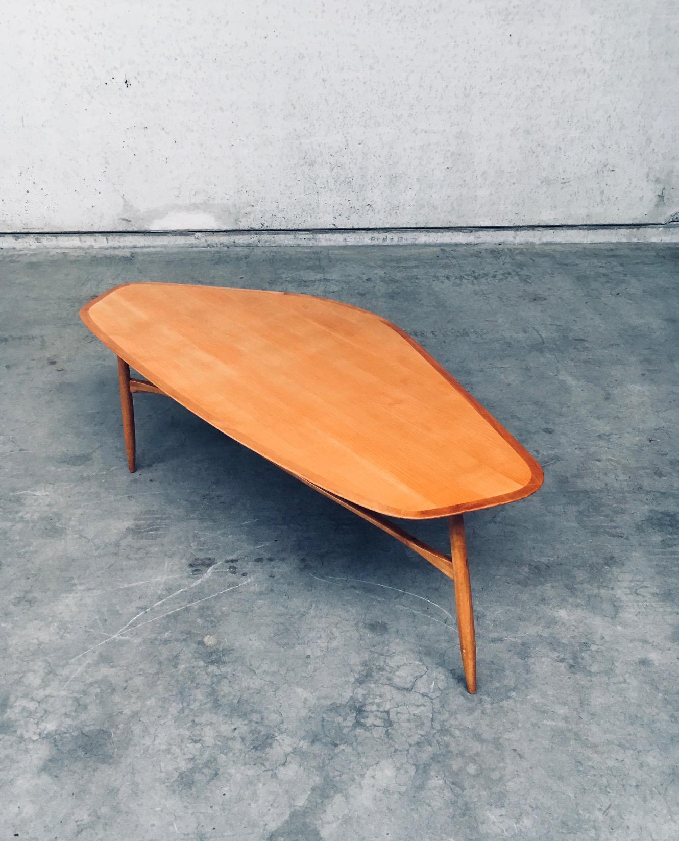Moderner Boomerang-Couchtisch aus der Mitte des Jahrhunderts von Svante Skogh, Schweden 1960er Jahre (Buchenholz) im Angebot