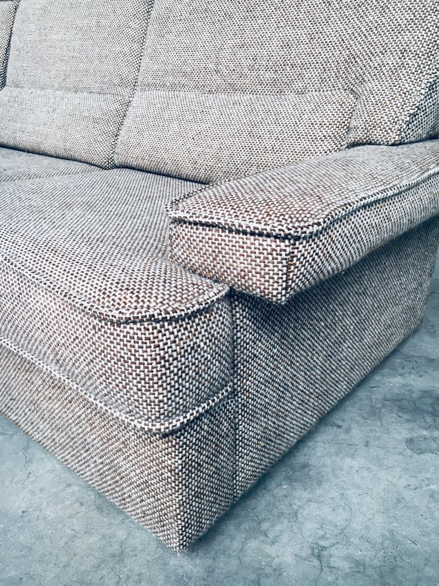 Midcentury Modern Design Boucle 3 Seat Sofa, Italy 1970's For Sale 7