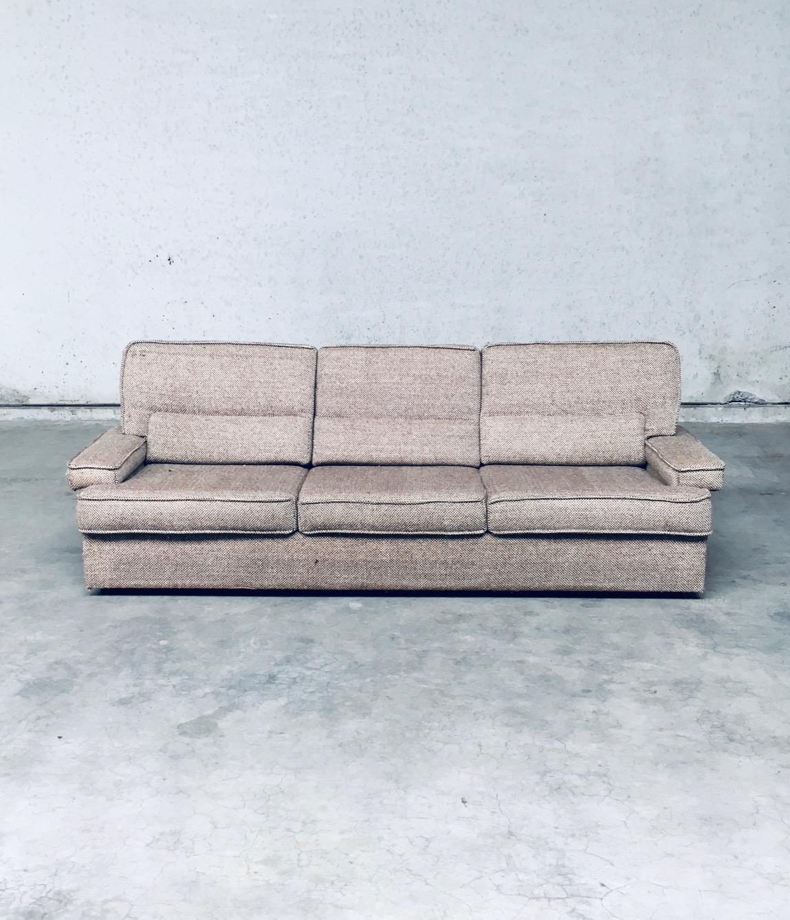 Italian Midcentury Modern Design Boucle 3 Seat Sofa, Italy 1970's For Sale