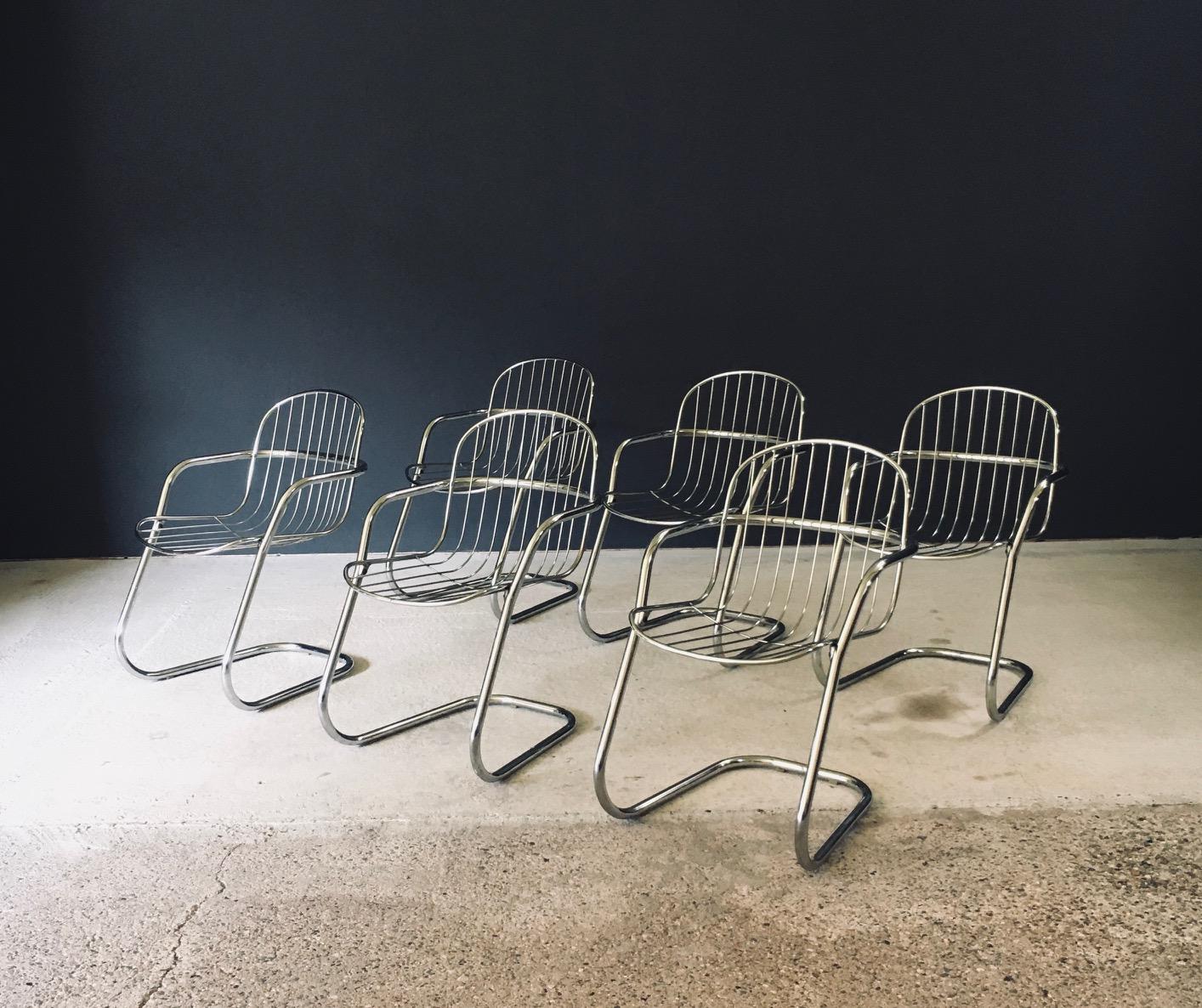Midcentury Modern Design Chromstahl Esszimmerstuhl 6er Set von Gastone Rinaldi. Hergestellt in Italien, 1960er / 70er Jahre. Armlehnenstühle mit verchromtem Stahldrahtgestell. Diese Sessel sind alle in einem sehr guten, originalen Zustand. Mit