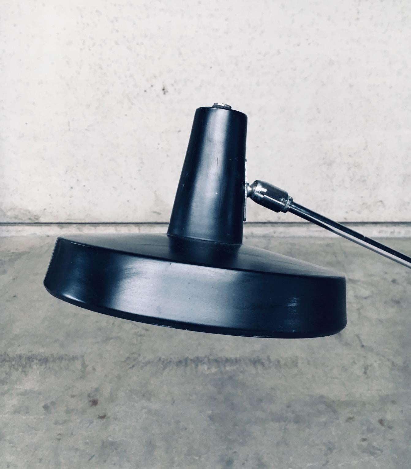 Lampada da terra a contrappeso di design moderno del Medioevo di Boulanger, Belgio, anni '60 in vendita 5