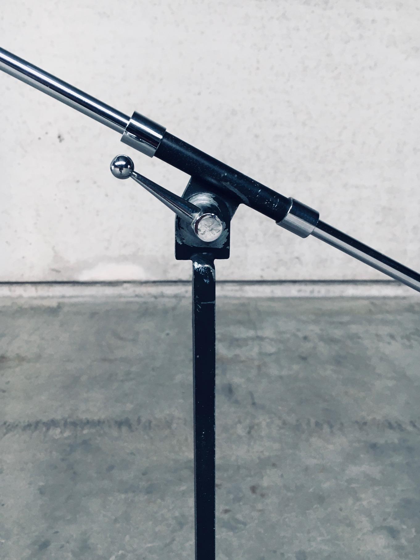 Lampada da terra a contrappeso di design moderno del Medioevo di Boulanger, Belgio, anni '60 in vendita 6