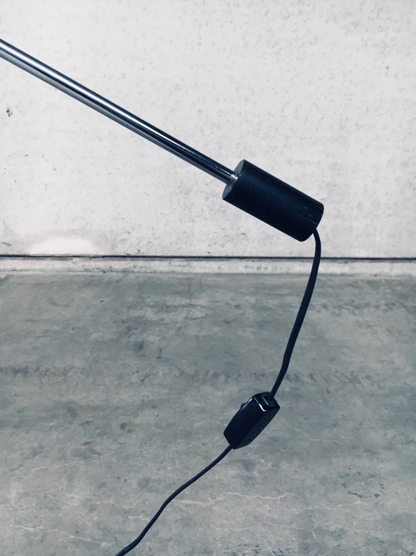 Lampada da terra a contrappeso di design moderno del Medioevo di Boulanger, Belgio, anni '60 in vendita 7
