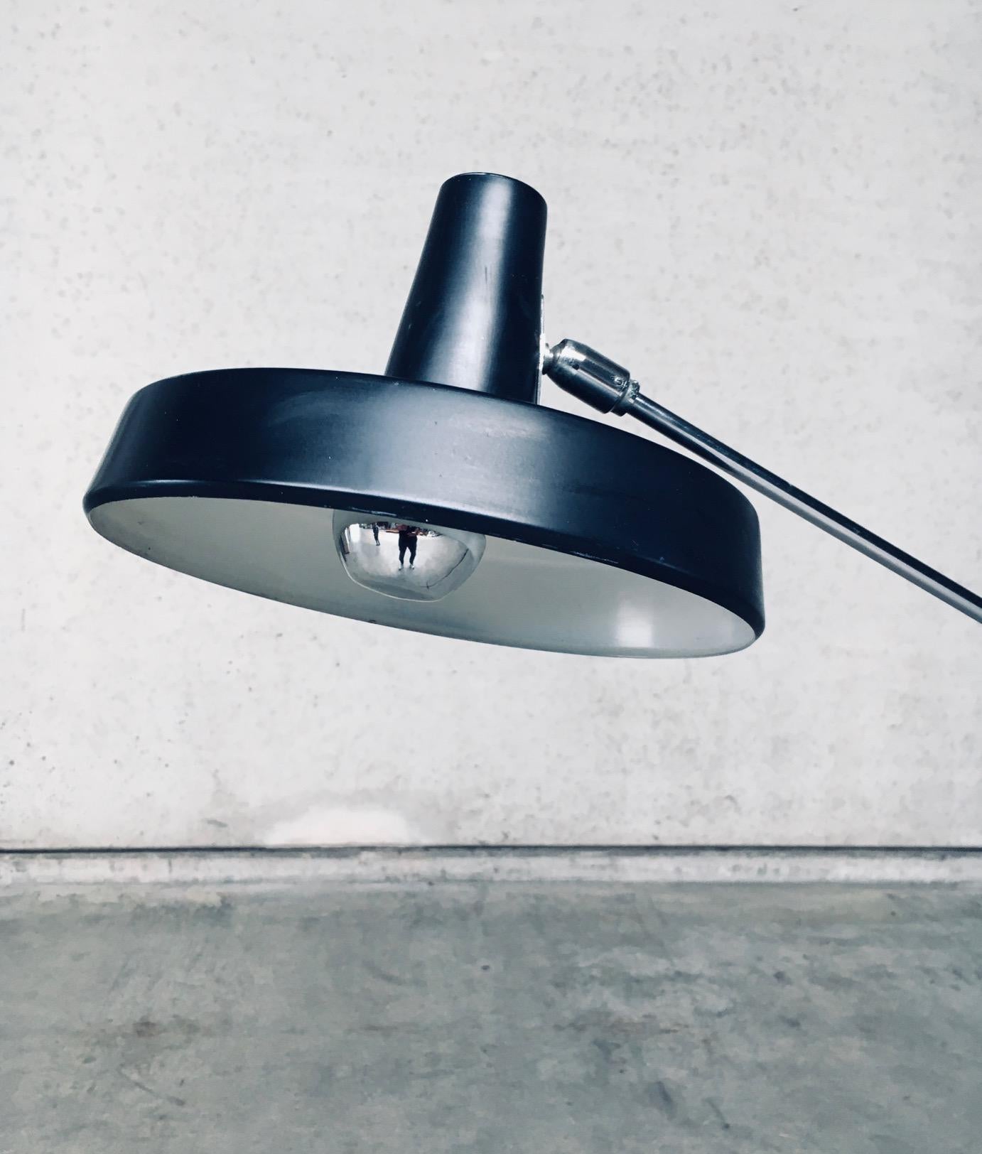Lampada da terra a contrappeso di design moderno del Medioevo di Boulanger, Belgio, anni '60 in vendita 8