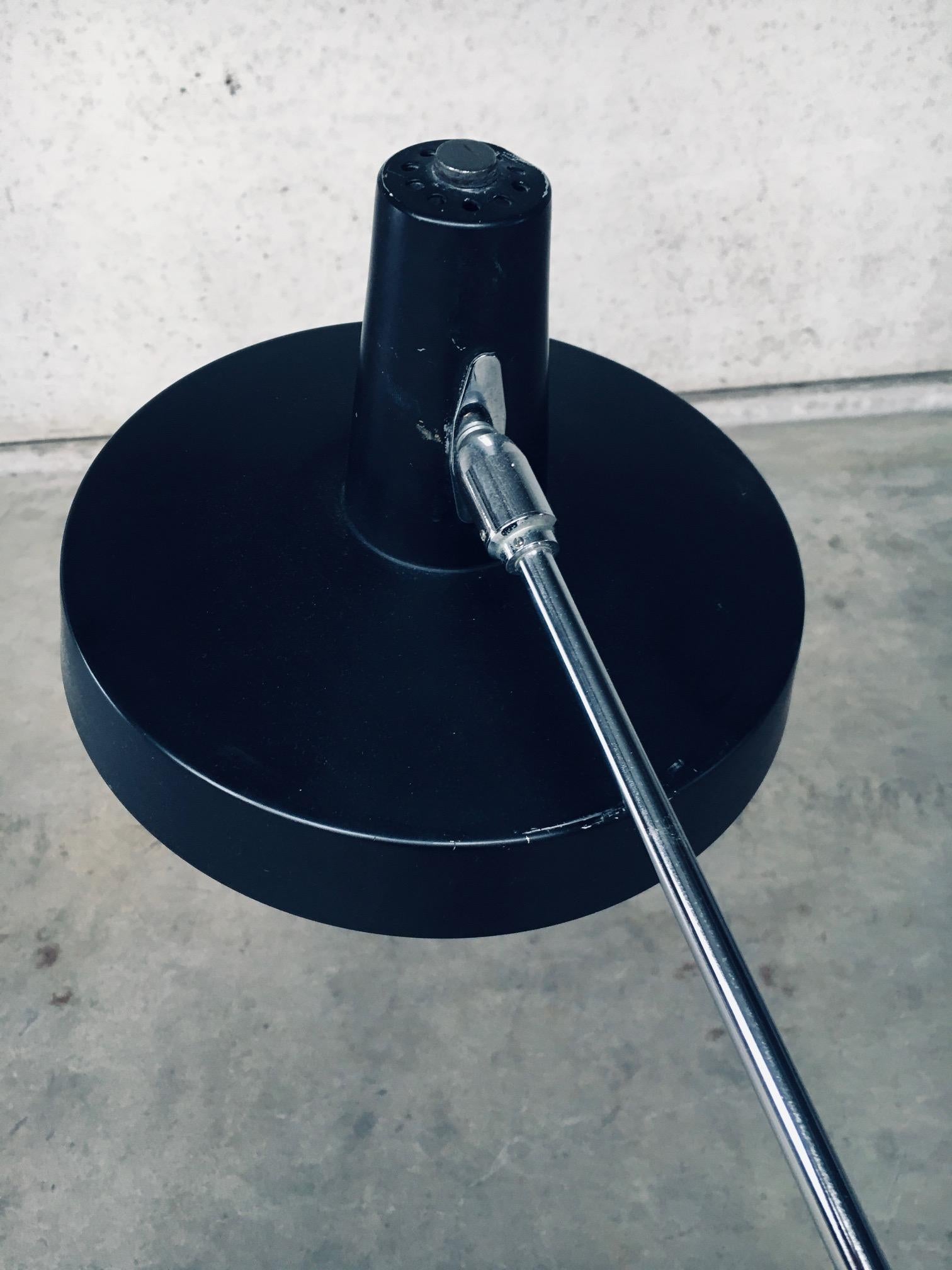 Lampada da terra a contrappeso di design moderno del Medioevo di Boulanger, Belgio, anni '60 in vendita 11