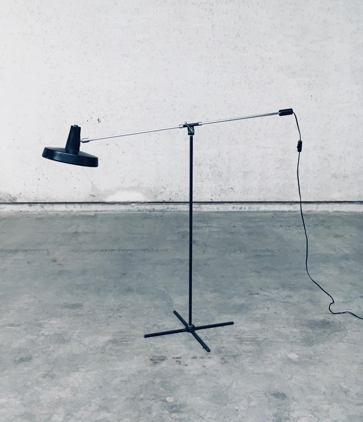Belga Lampada da terra a contrappeso di design moderno del Medioevo di Boulanger, Belgio, anni '60 in vendita