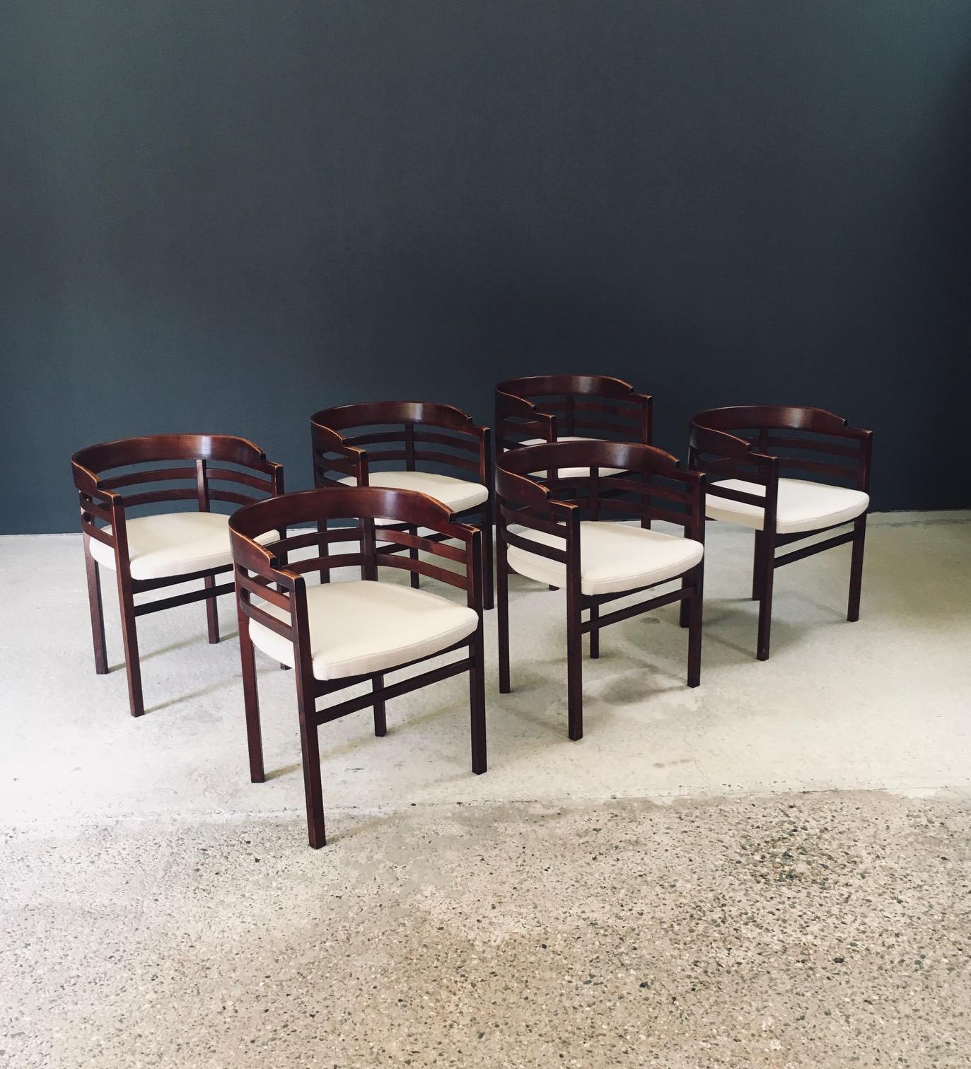 Vintage Midcentury Modern Design Curved Back Dining Chair Set of 6. Made in Italy, 1960's / 70's. Beech wood construction with bentwood, curved back and newly reupholstered seats in high quality wool fabric. The chairs all have a very nice patina on