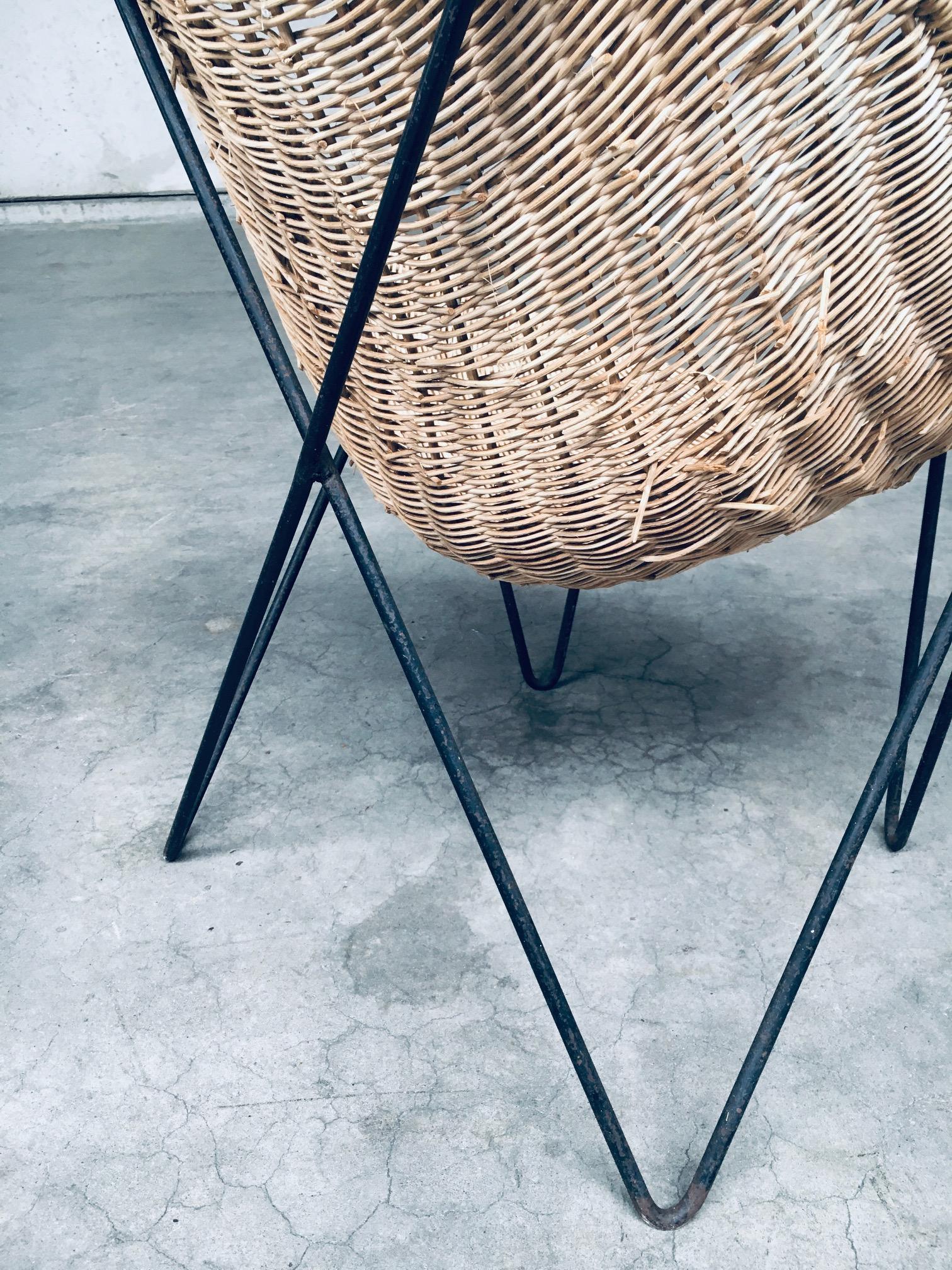 Midcentury Modern Design EGG Basket Wicker Chair set, Italy 1950's For Sale 13