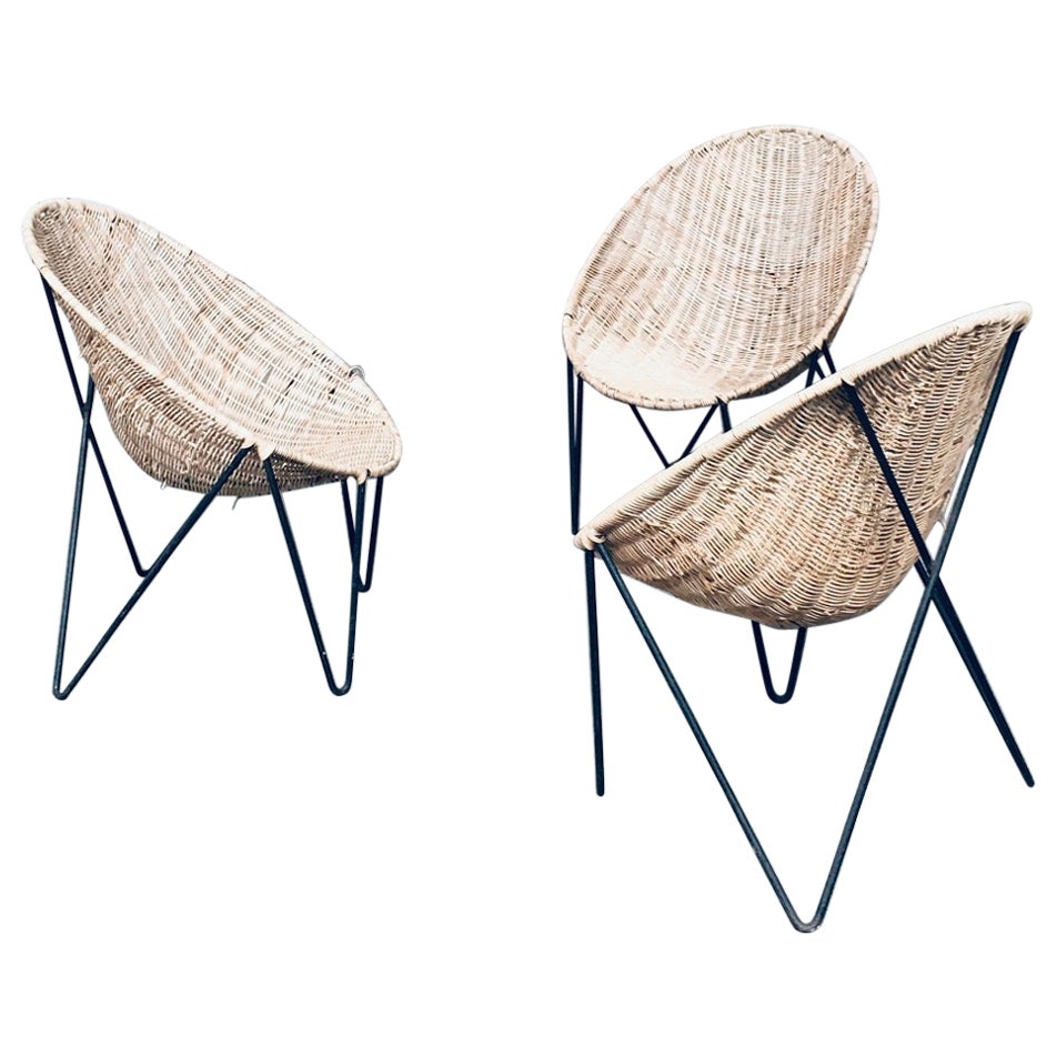Juego de sillas de mimbre de diseño moderno de mediados de siglo EGG Basket, Italia Años 50