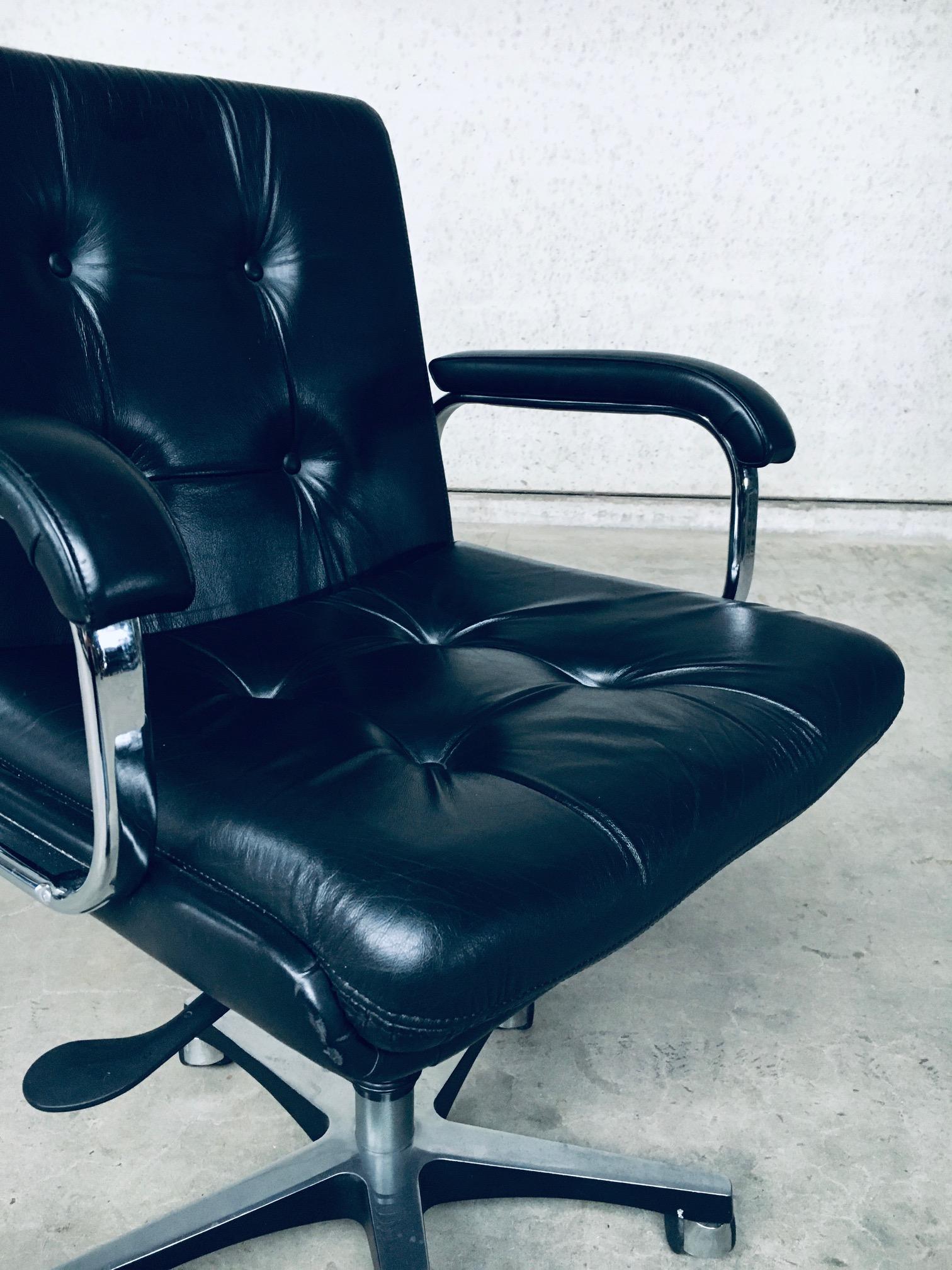 Mid-Century Modern Design Leather Office Chair, Italy, 1988 For Sale 4