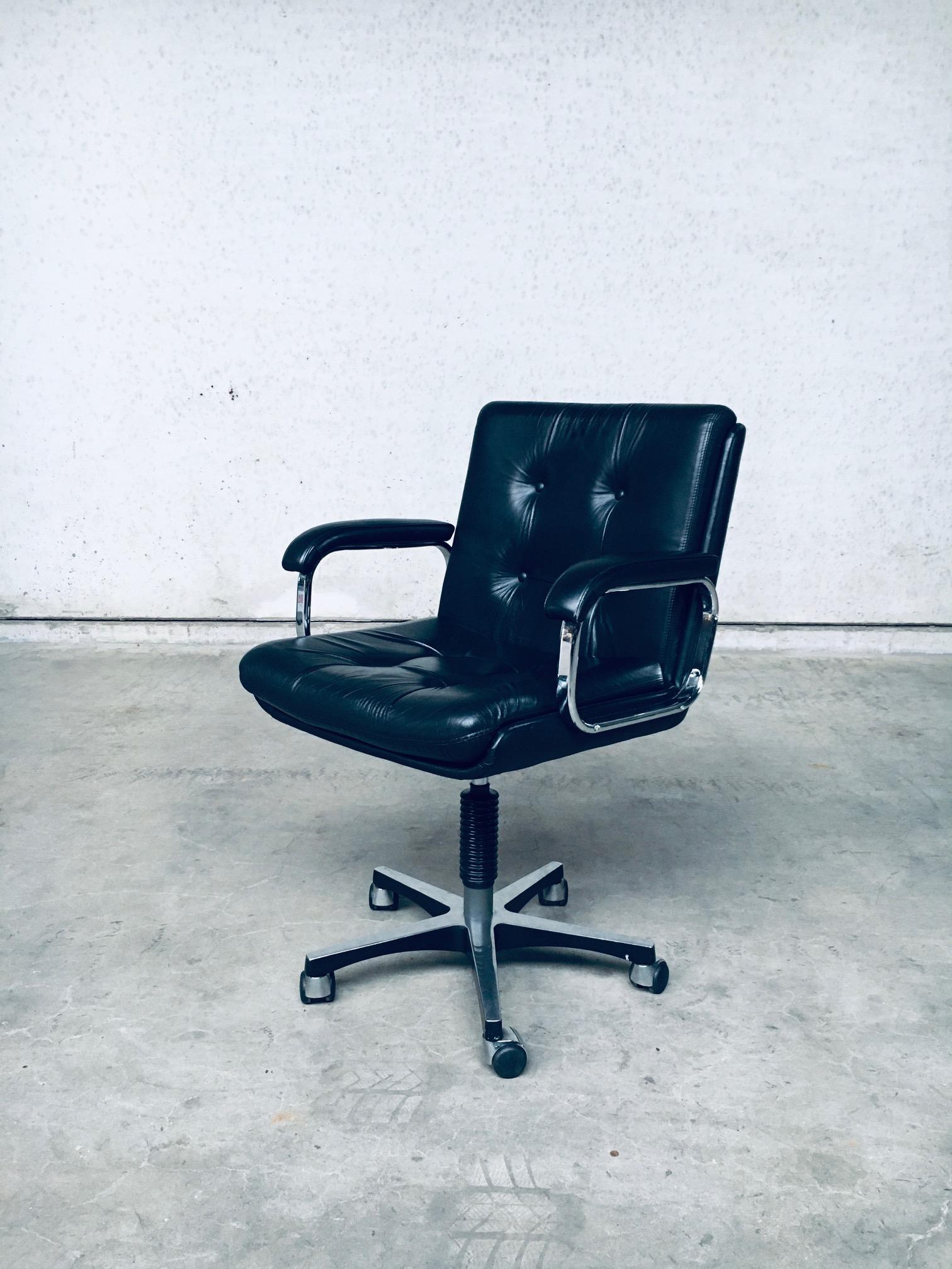 Late 20th Century Mid-Century Modern Design Leather Office Chair, Italy, 1988 For Sale