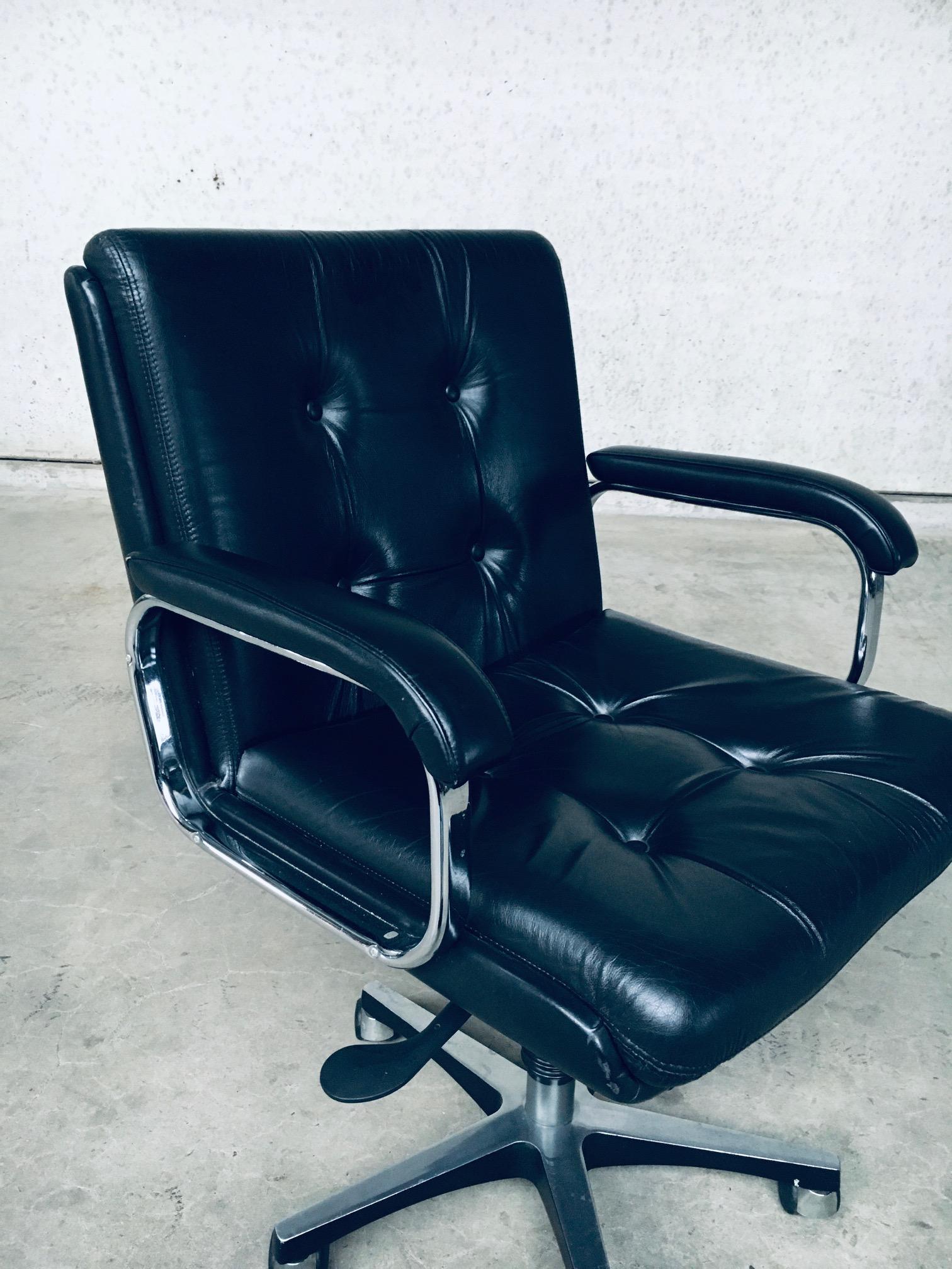Silla de oficina de cuero de diseño moderno de mediados de siglo, Italia, 1988 finales del siglo XX