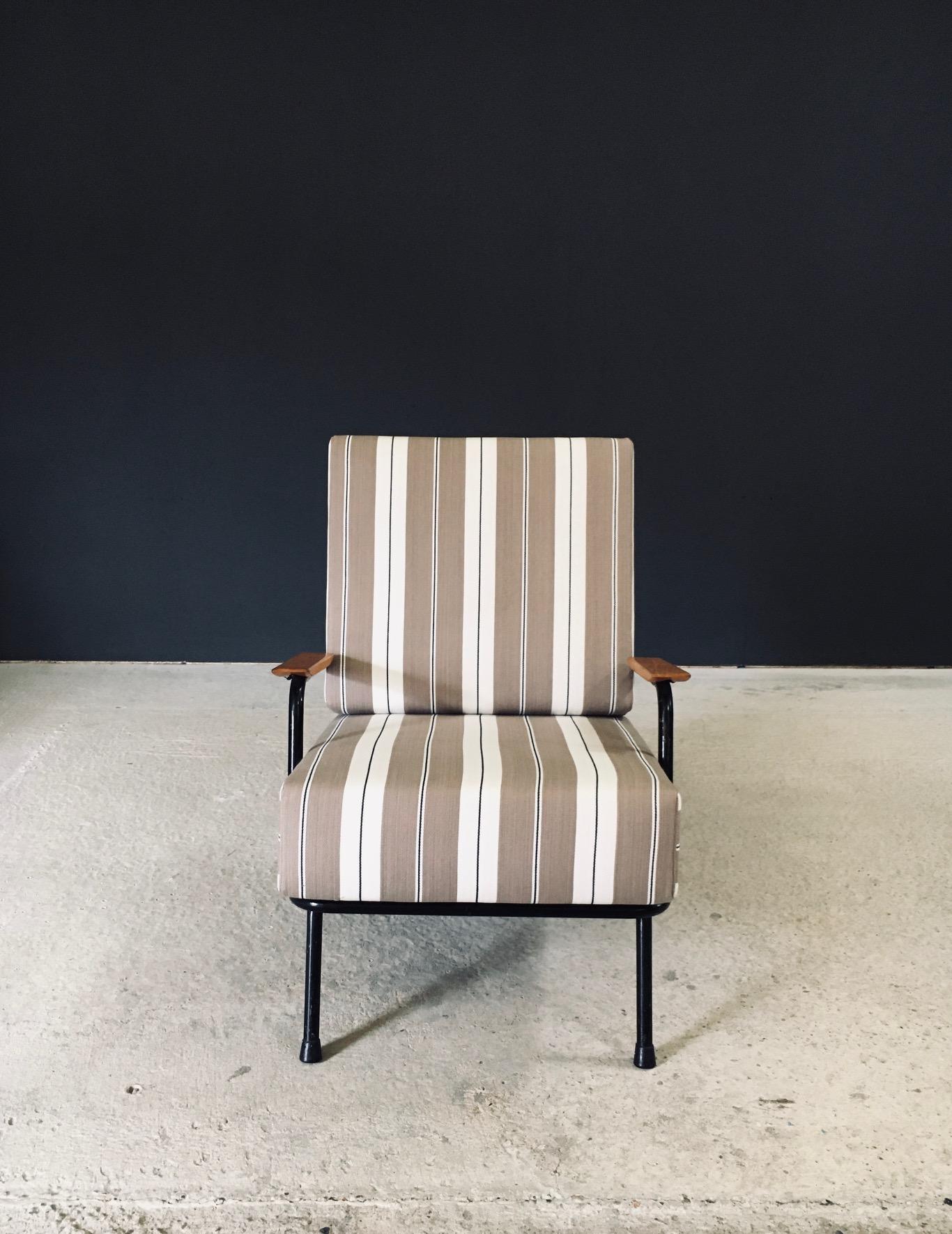 Français Chaise longue au design moderne du milieu du siècle, France, années 1950 en vente