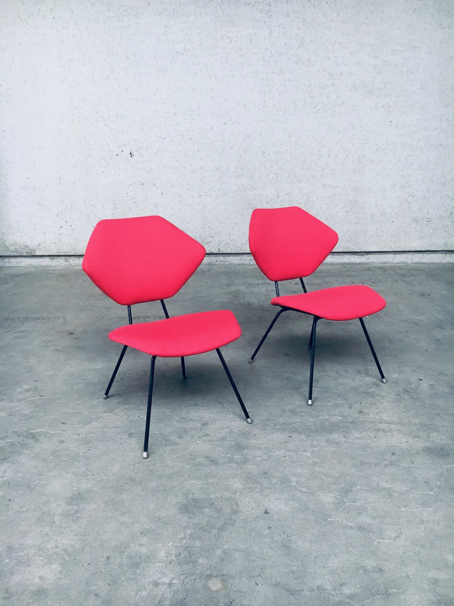Vintage Mid-Century Modern design low chair set of 2 in the style of Augusto Bozzi. Made in Italy, 1950s. Black metal frame with recently reupholstered backrest and seat in red fabric. Nice low lounge side chairs which can be placed in the sitting