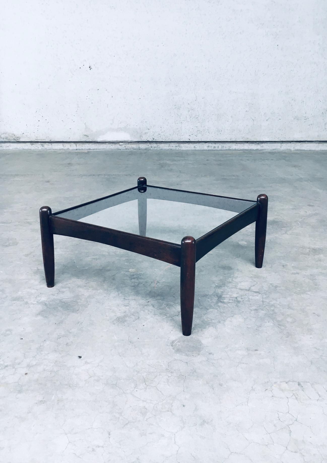 Juego de mesa auxiliar baja de diseño moderno de mediados de siglo, Suecia Años 60 Vidrio en venta