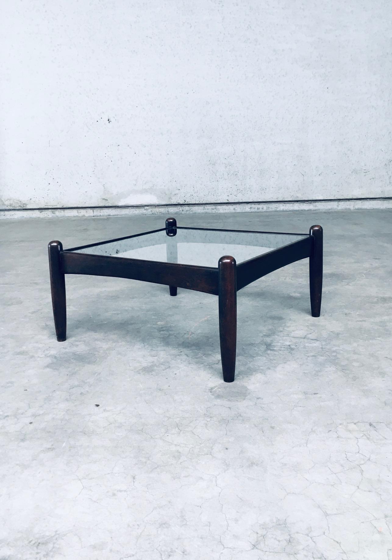 Juego de mesa auxiliar baja de diseño moderno de mediados de siglo, Suecia Años 60 en venta 1
