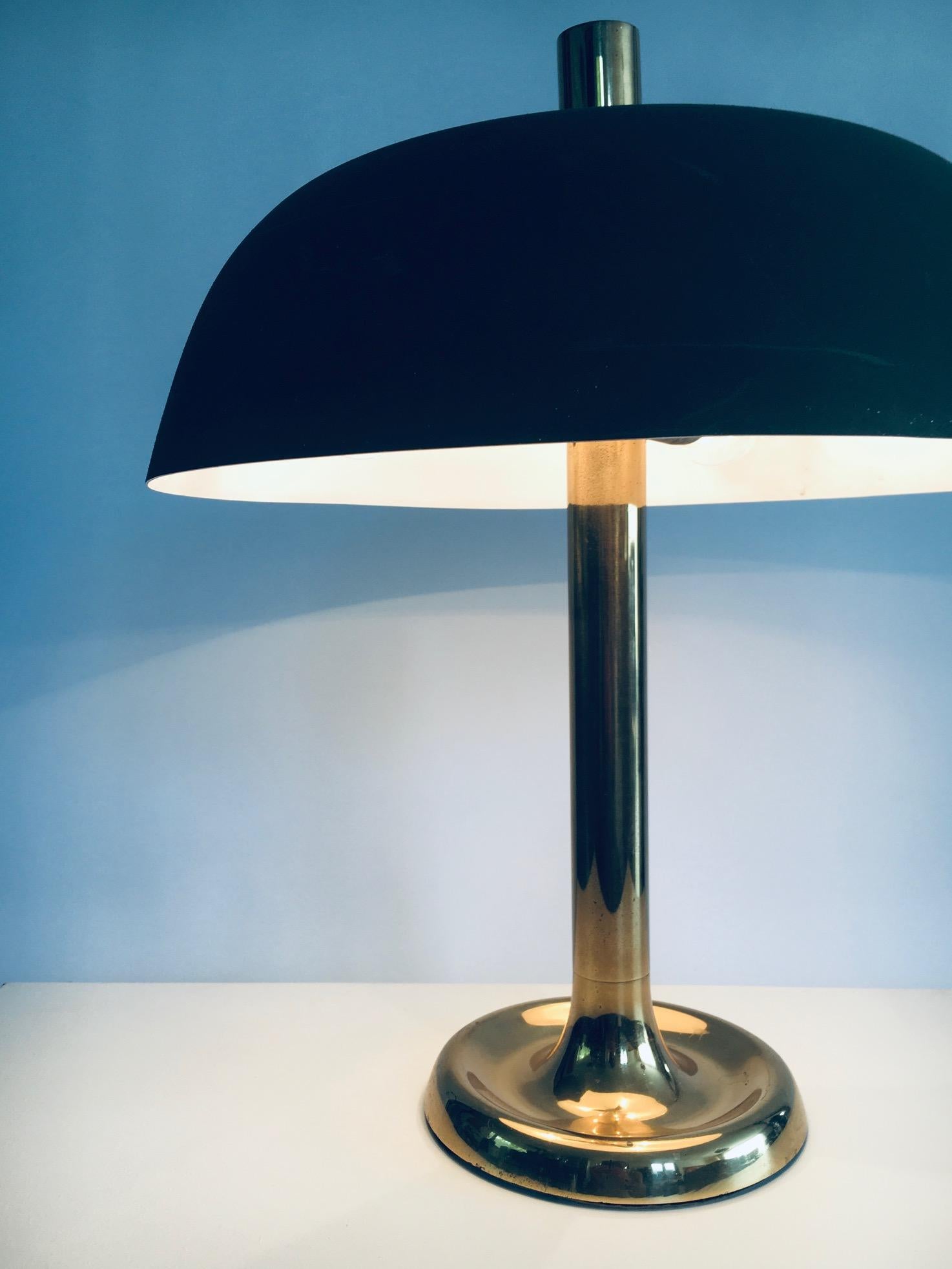 Midcentury Modern Design Pilztischlampe Modell 7377 von Egon Hillebrand im Zustand „Relativ gut“ im Angebot in Oud-Turnhout, VAN