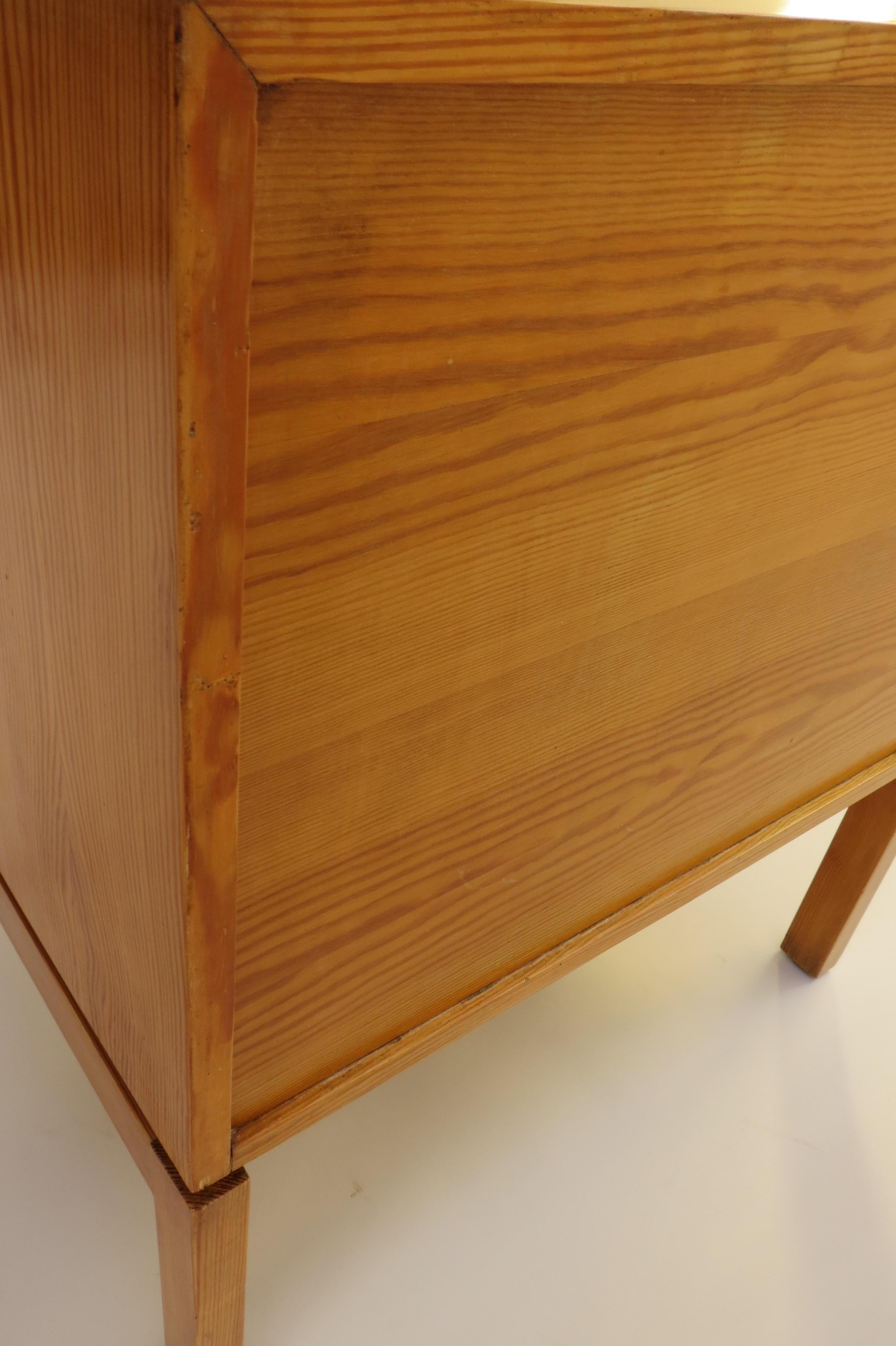 Midcentury Modern Design Oregon Pine Small Chest of Drawers 1970s 2