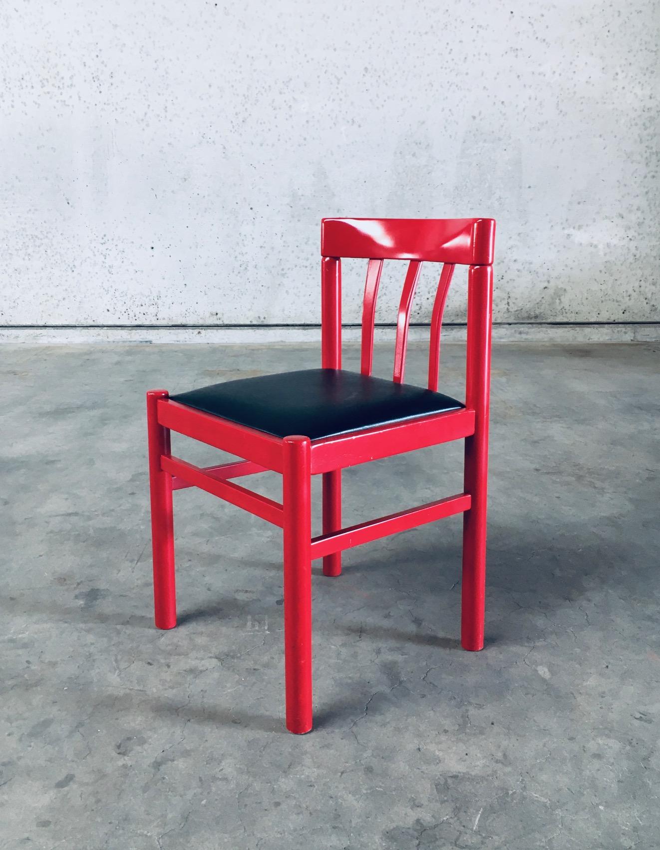 Set di sedie da pranzo rosse di design del Midcentury Modern, Belgio, anni '60 in vendita 3