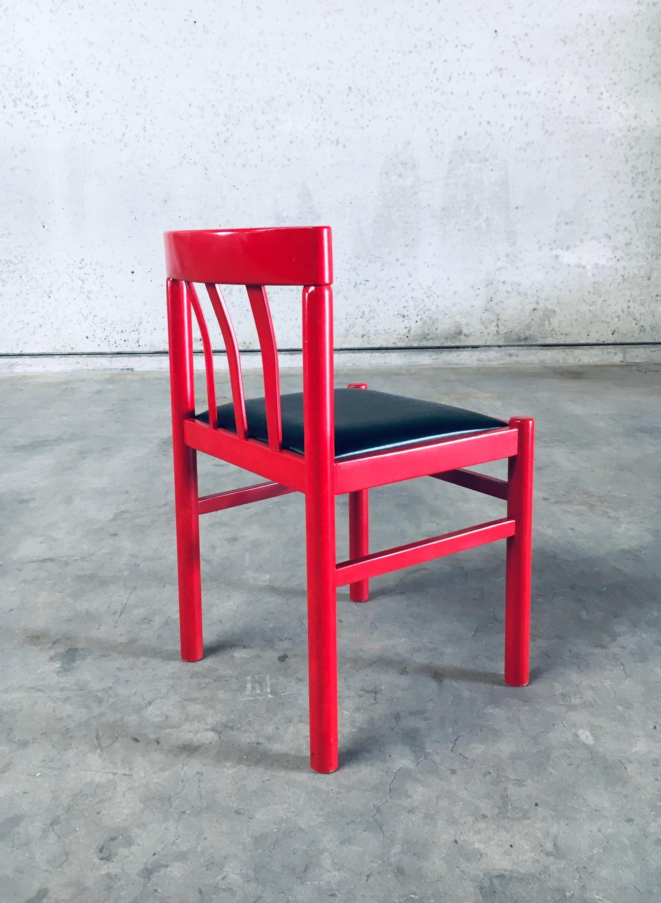 Set di sedie da pranzo rosse di design del Midcentury Modern, Belgio, anni '60 in vendita 5