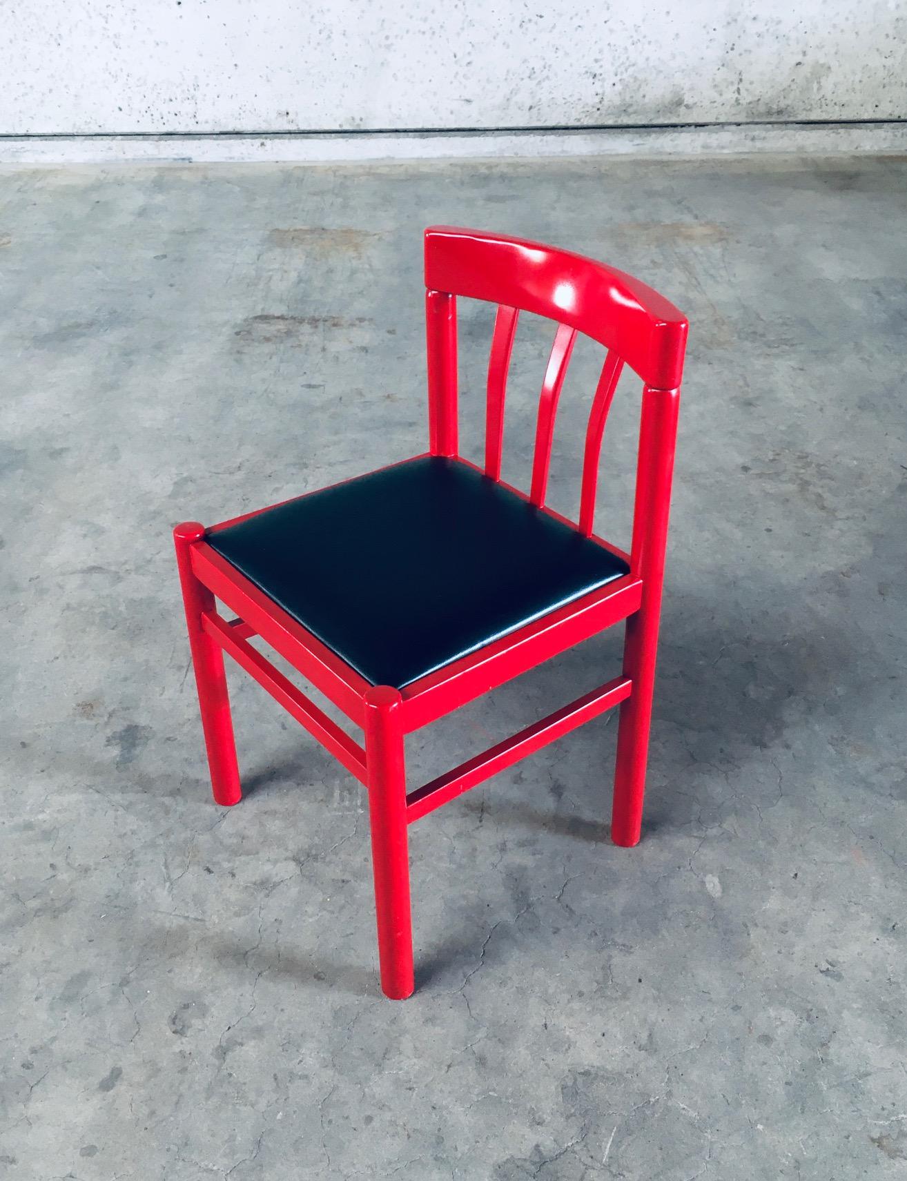 Set di sedie da pranzo rosse di design del Midcentury Modern, Belgio, anni '60 in vendita 6