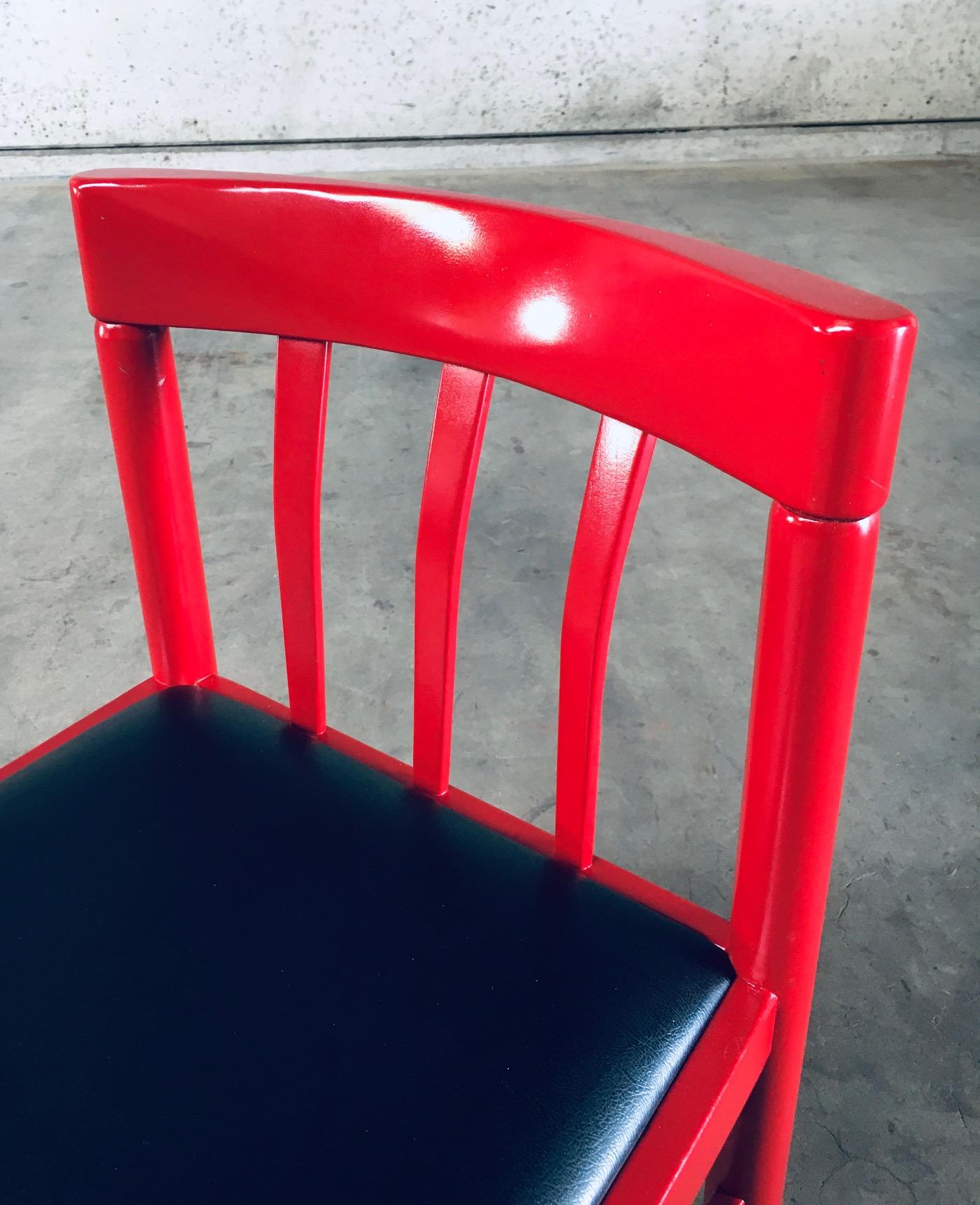 Set di sedie da pranzo rosse di design del Midcentury Modern, Belgio, anni '60 in vendita 7