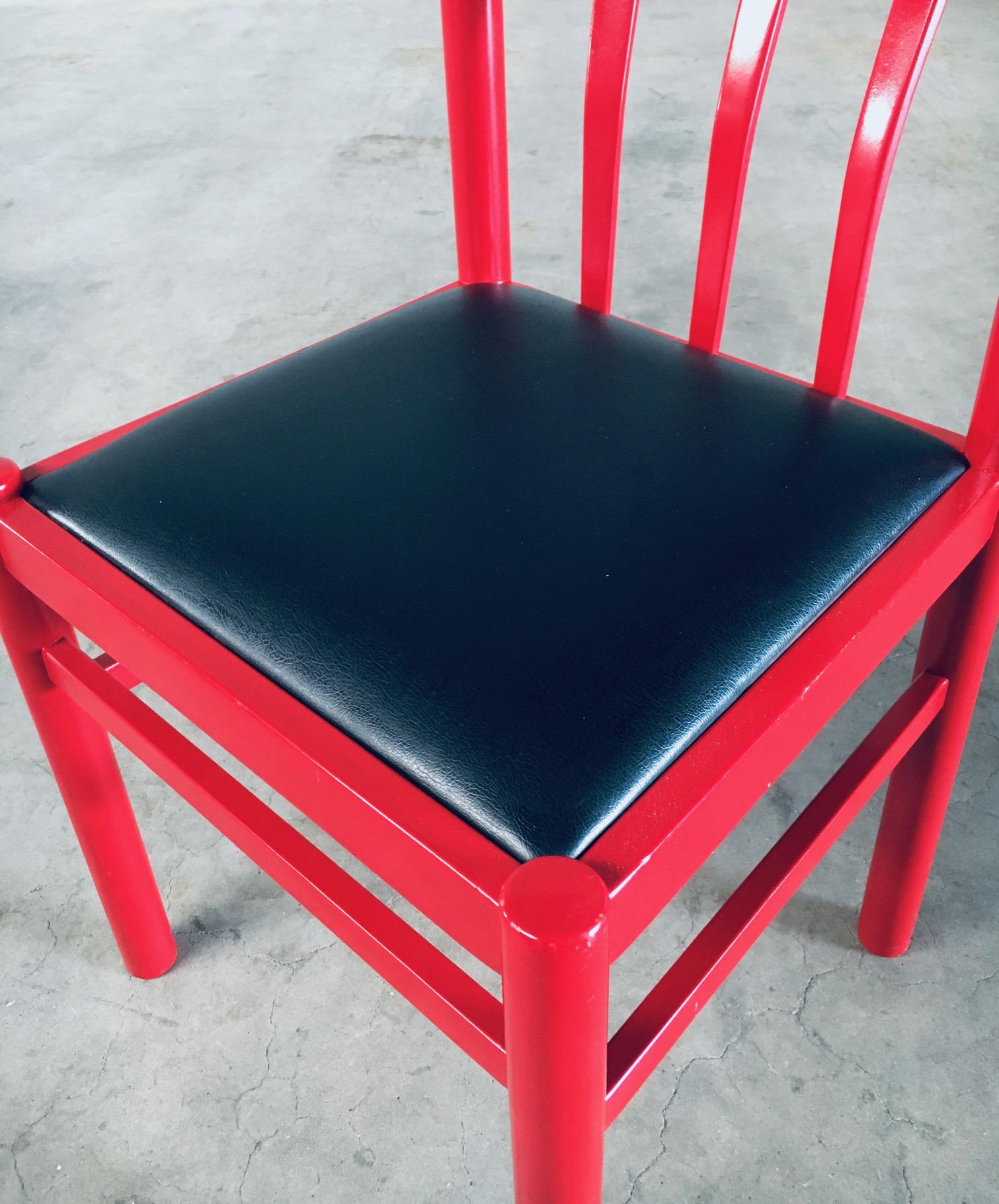 Set di sedie da pranzo rosse di design del Midcentury Modern, Belgio, anni '60 in vendita 8