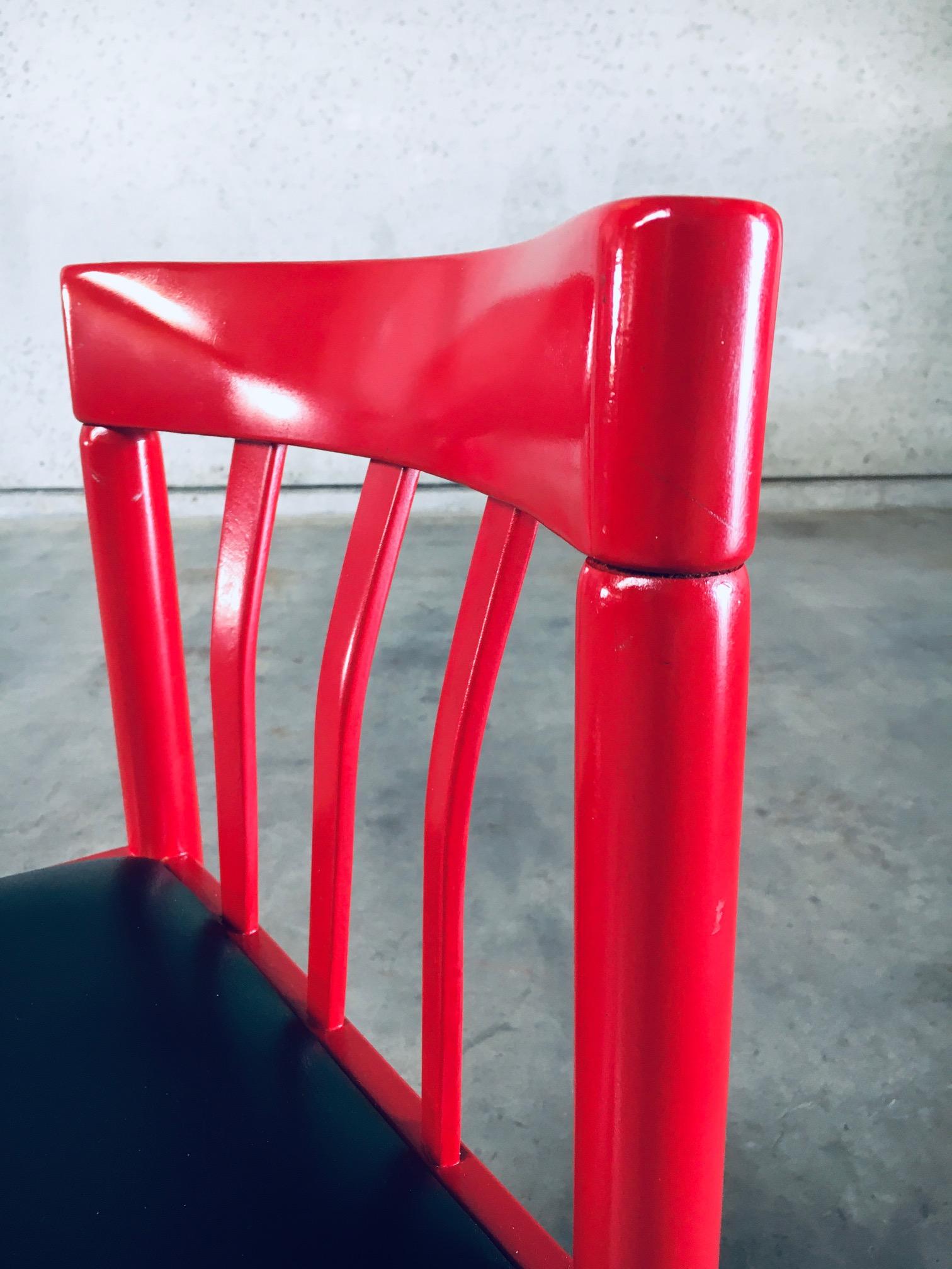 Set di sedie da pranzo rosse di design del Midcentury Modern, Belgio, anni '60 in vendita 10
