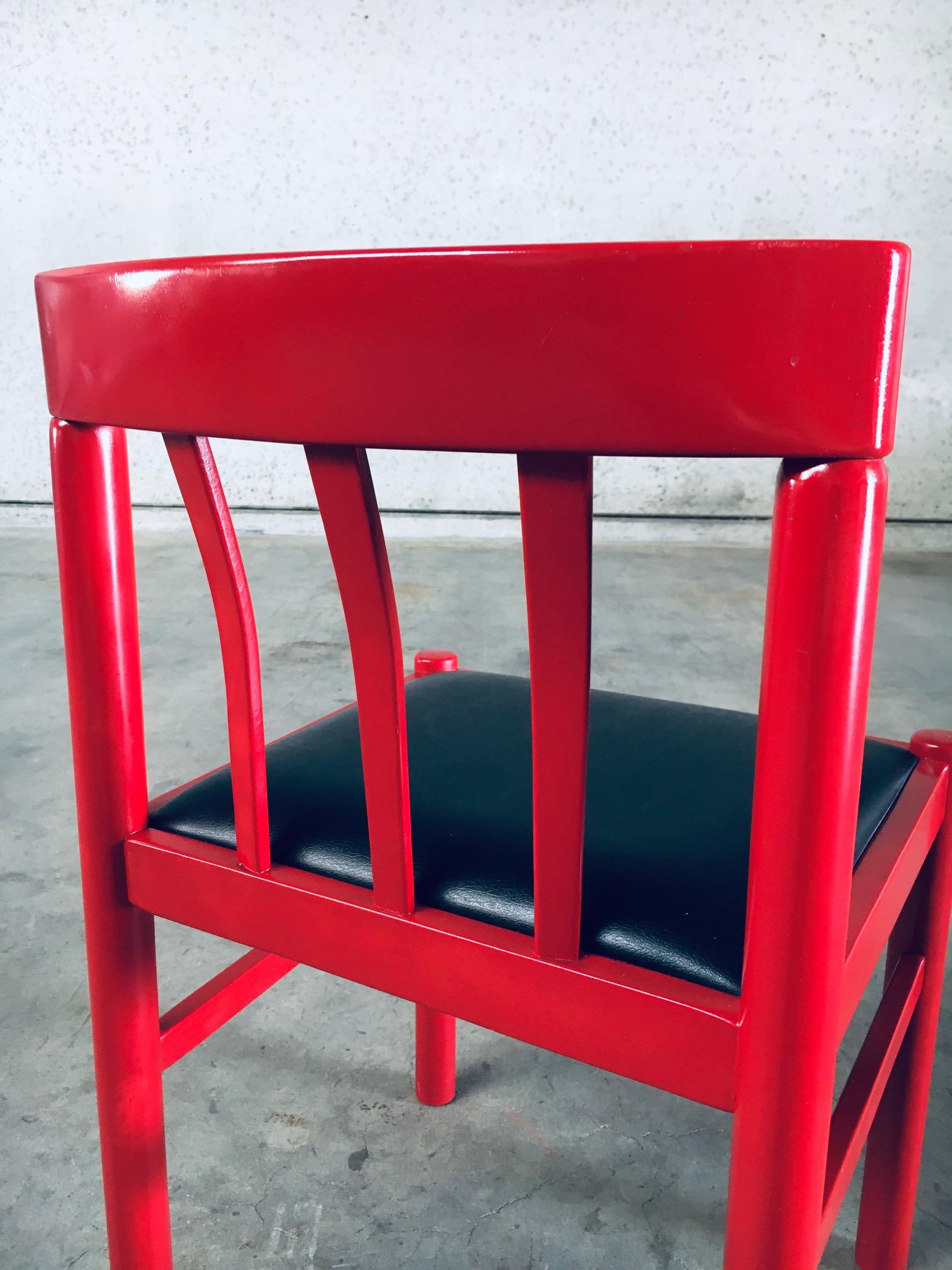 Set di sedie da pranzo rosse di design del Midcentury Modern, Belgio, anni '60 in vendita 11