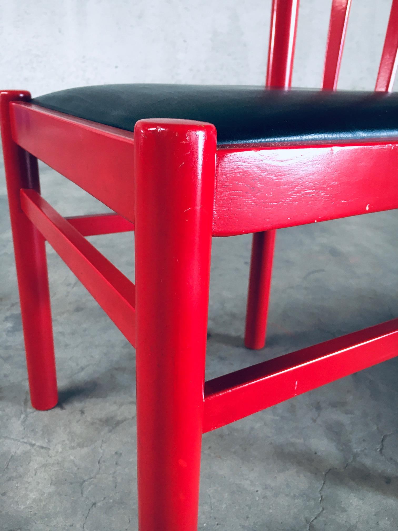 Set di sedie da pranzo rosse di design del Midcentury Modern, Belgio, anni '60 in vendita 12