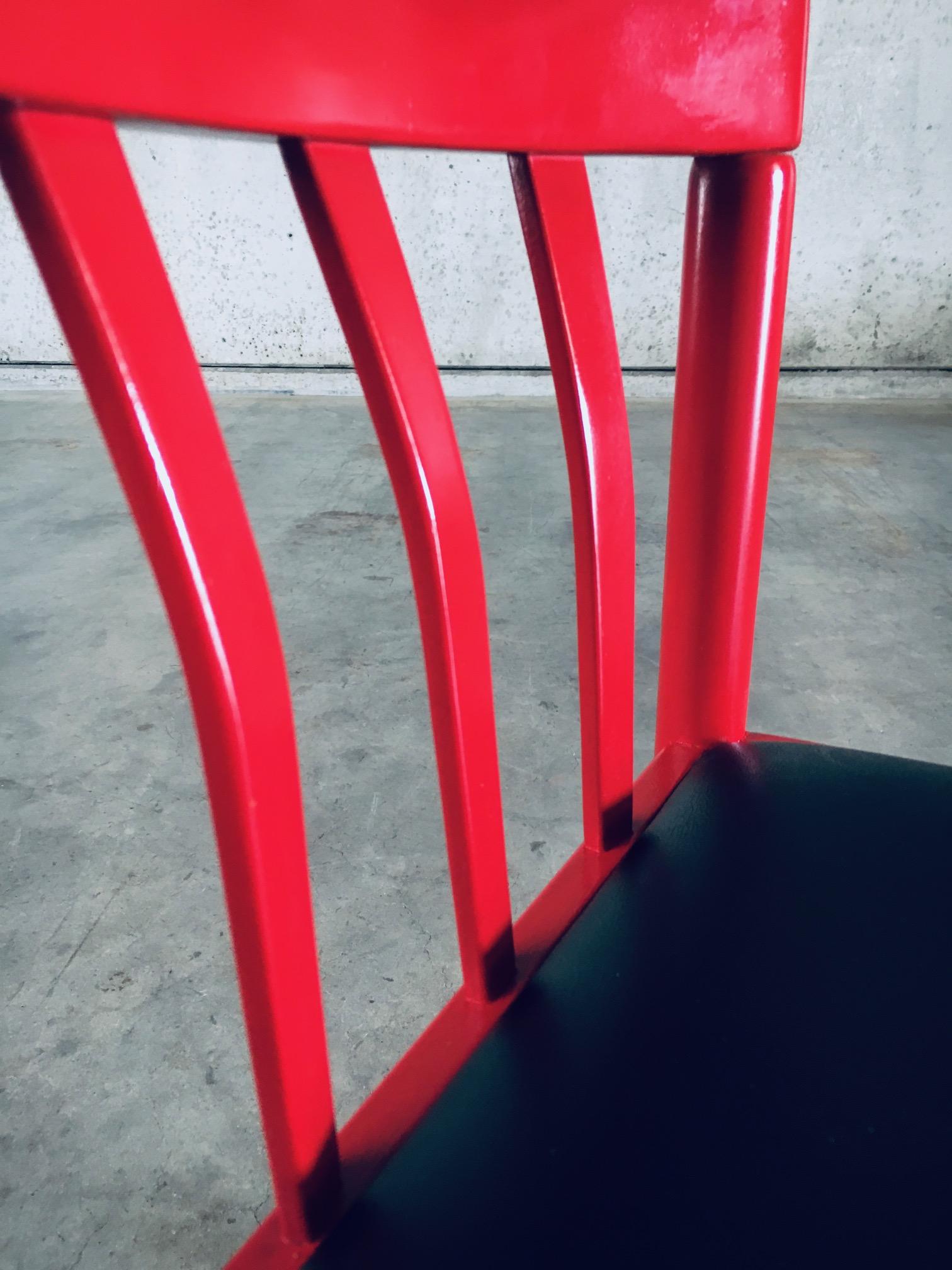 Set di sedie da pranzo rosse di design del Midcentury Modern, Belgio, anni '60 in vendita 13