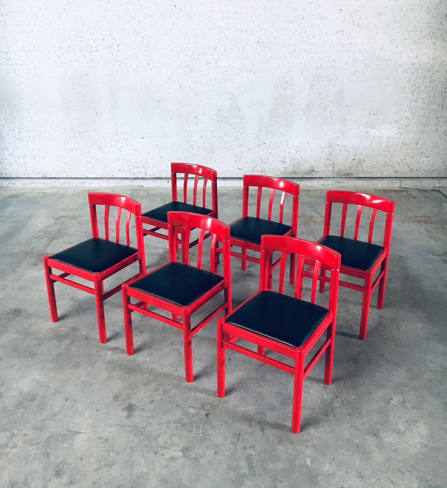 Mid-Century moderno Set di sedie da pranzo rosse di design del Midcentury Modern, Belgio, anni '60 in vendita