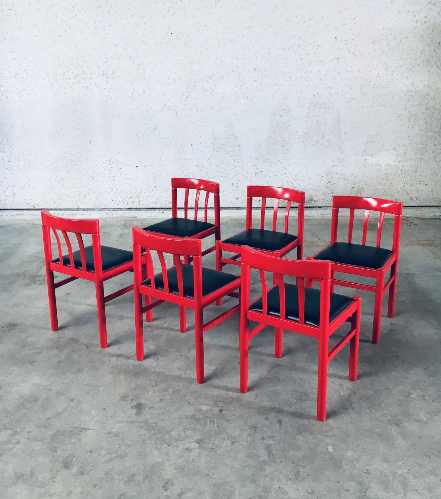 Belga Set di sedie da pranzo rosse di design del Midcentury Modern, Belgio, anni '60 in vendita