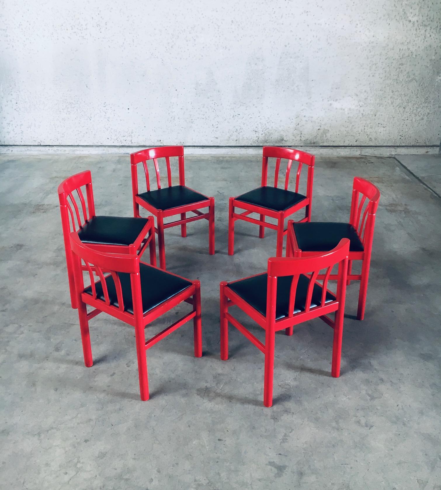 Metà XX secolo Set di sedie da pranzo rosse di design del Midcentury Modern, Belgio, anni '60 in vendita