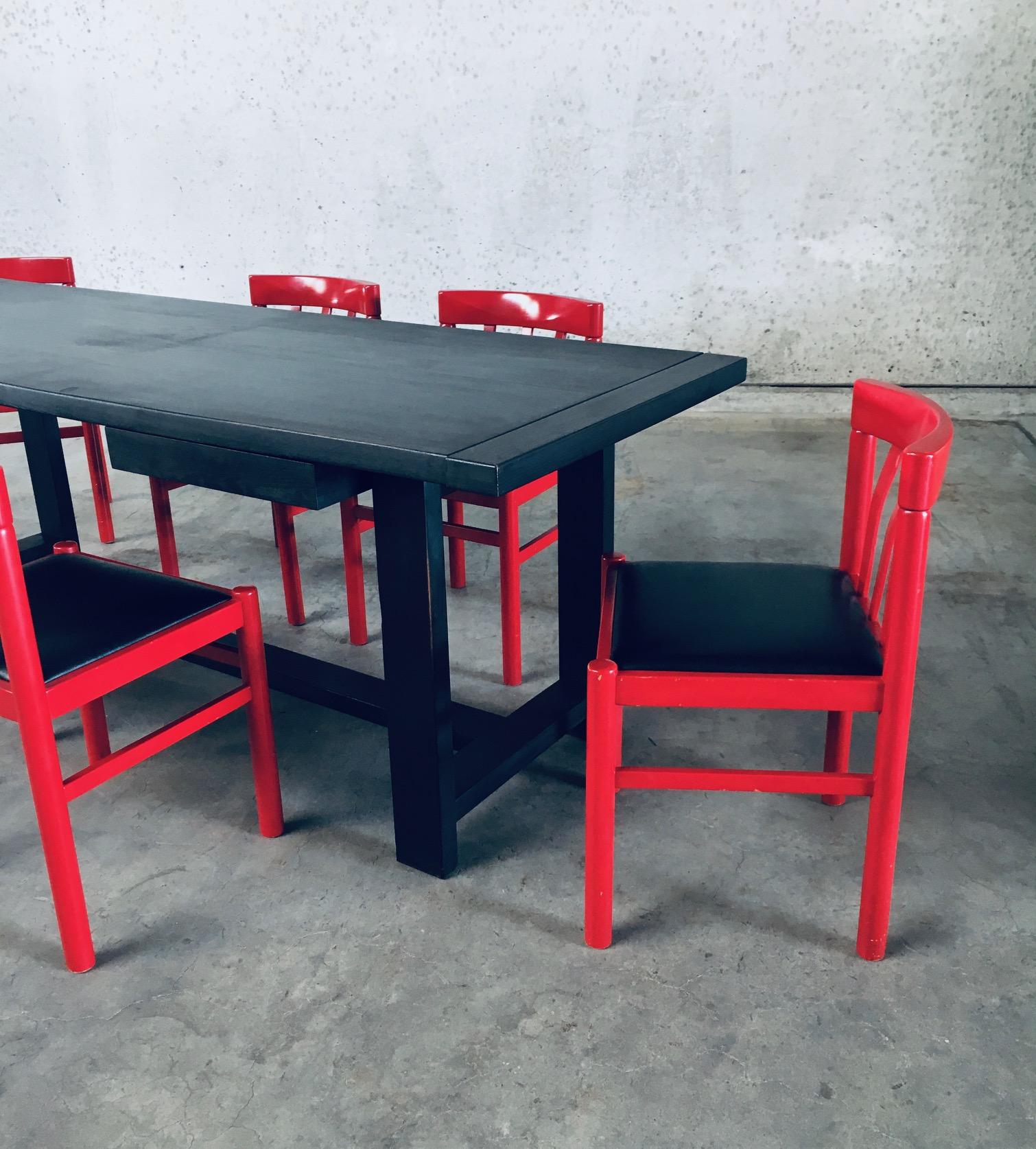Set di sedie da pranzo rosse di design del Midcentury Modern, Belgio, anni '60 in vendita 2