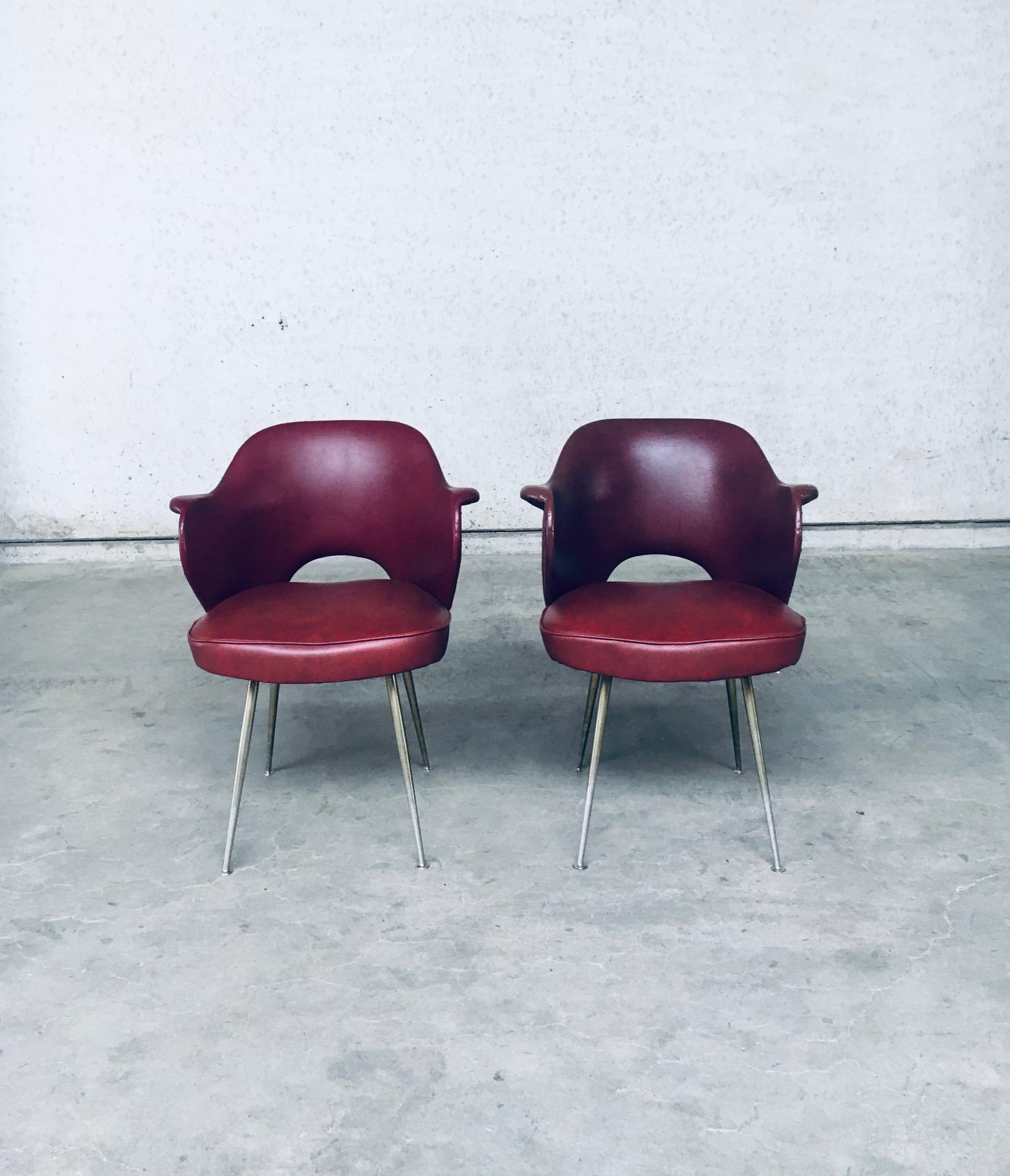 Milieu du XXe siècle Ensemble de chaises de bureau en cuir Skai de The MODERNITY, Italie, années 1950 en vente