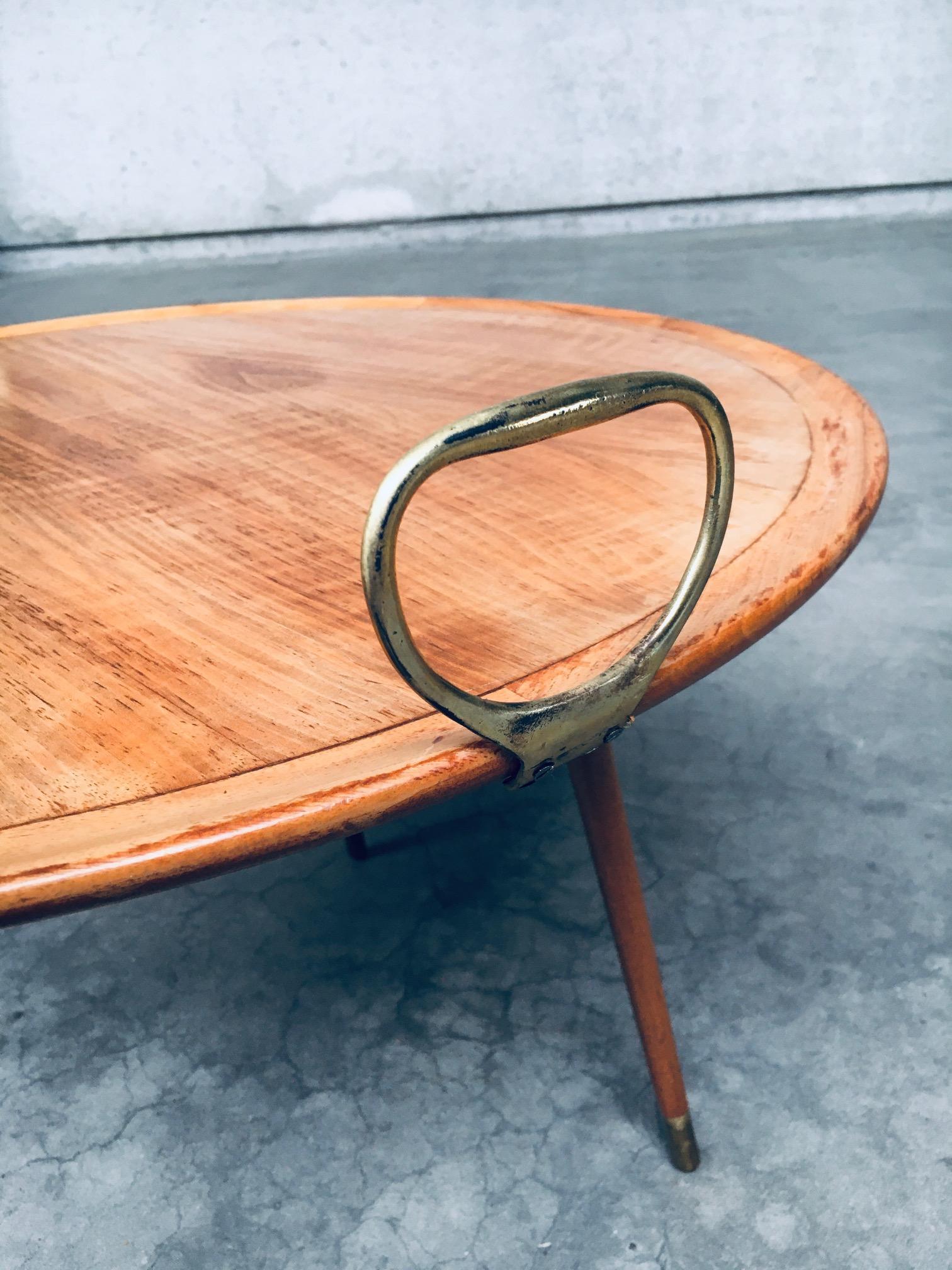 Mesa de centro o auxiliar TRAY de diseño moderno de mediados de siglo, Italia Años 60 en venta 7