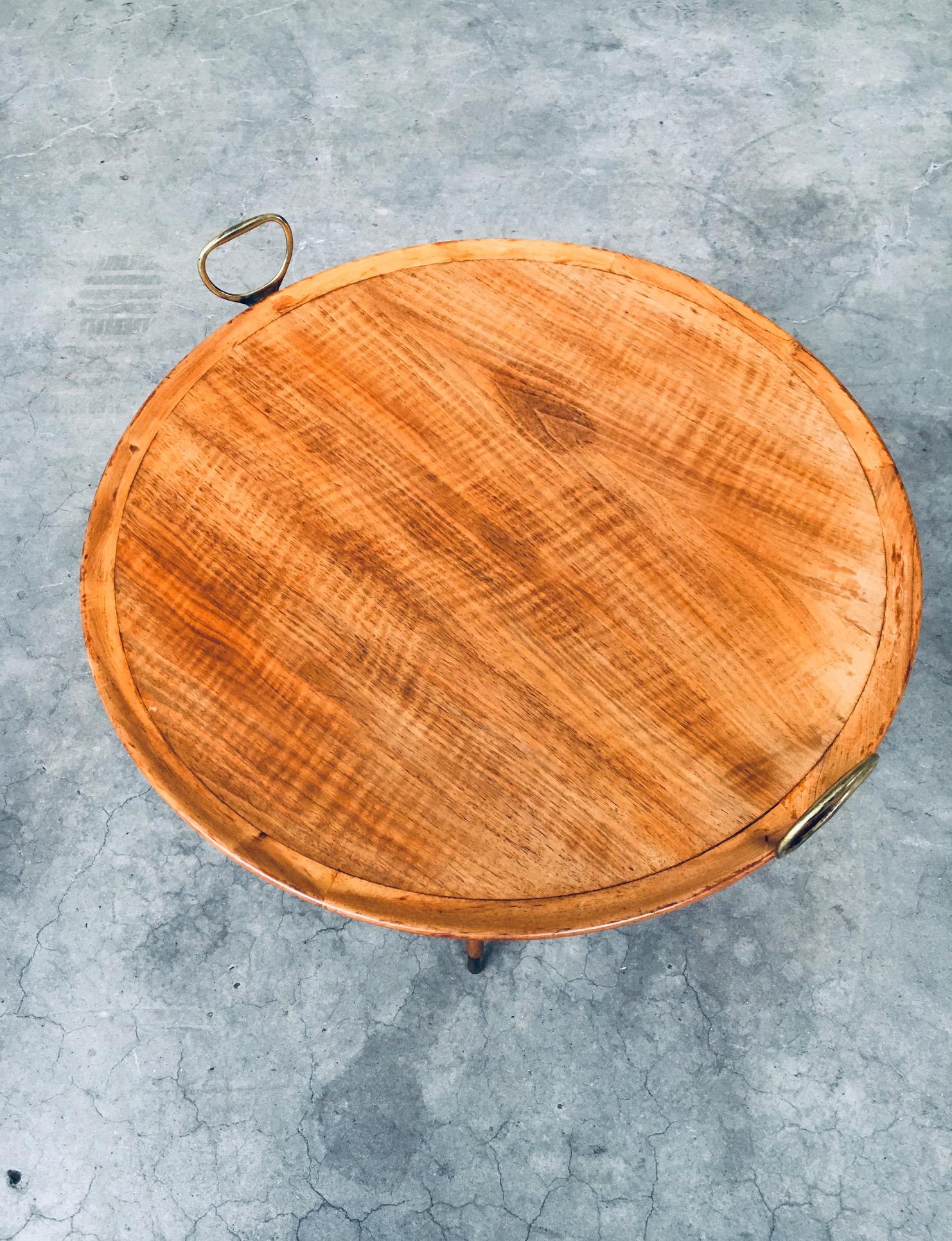 Mesa de centro o auxiliar TRAY de diseño moderno de mediados de siglo, Italia Años 60 en venta 13