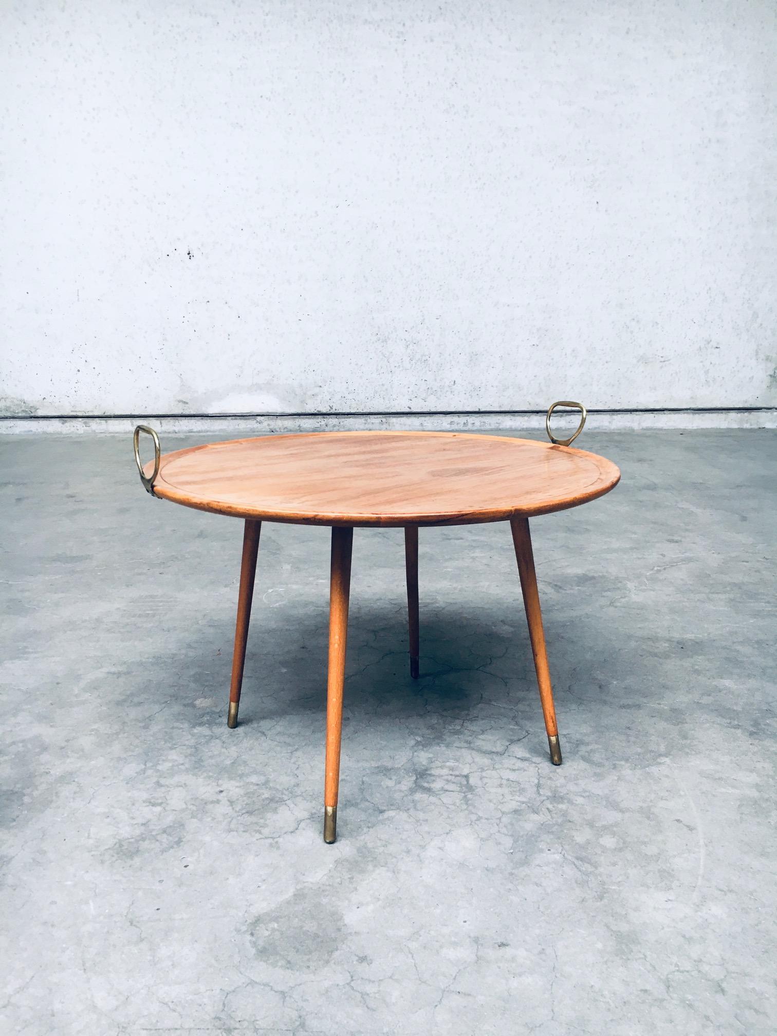 Mesa de centro o auxiliar TRAY de diseño moderno de mediados de siglo, Italia Años 60 Moderno de mediados de siglo en venta